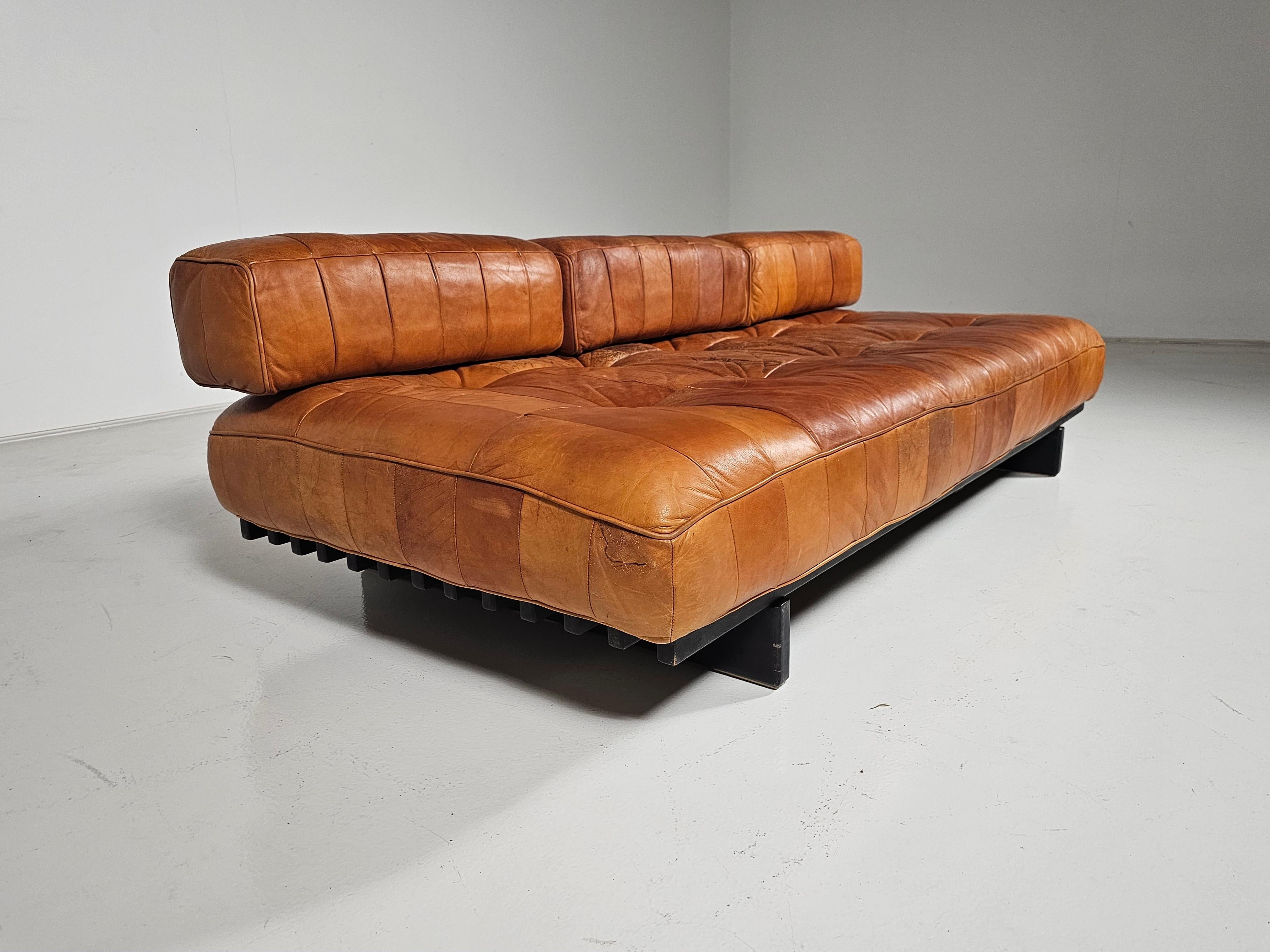 Vintage De Sede DS80 Patchwork Daybed in cognac leather and ash, 1970s In Good Condition For Sale In amstelveen, NL
