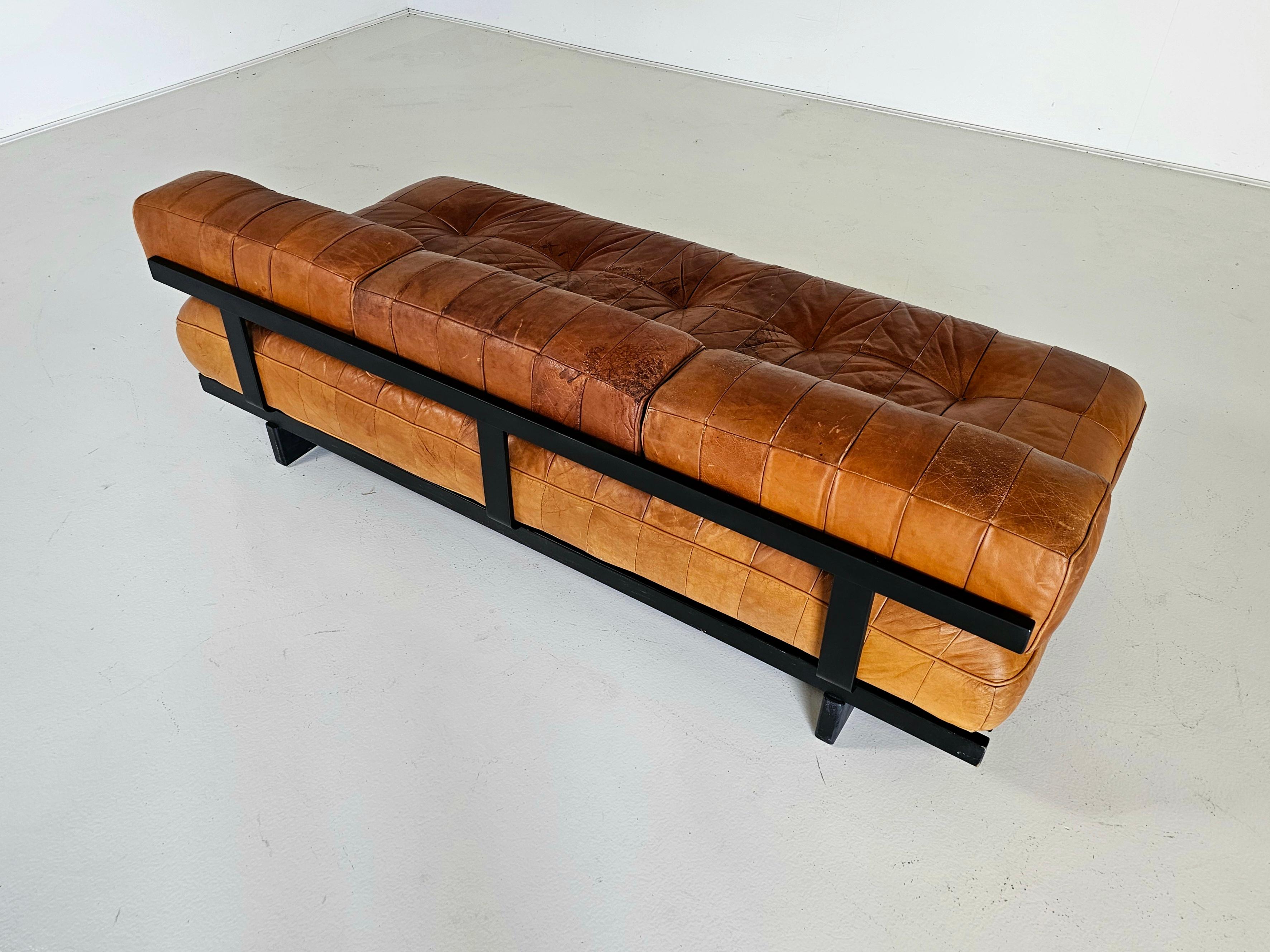 Vintage De Sede DS80 Patchwork Daybed in cognac leather and ash, 1970s For Sale 1