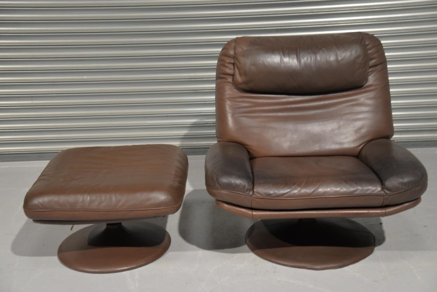 Vintage De Sede Leather Swivel Armchair and Ottoman, Switzerland, 1980s In Good Condition For Sale In Fen Drayton, Cambridgeshire