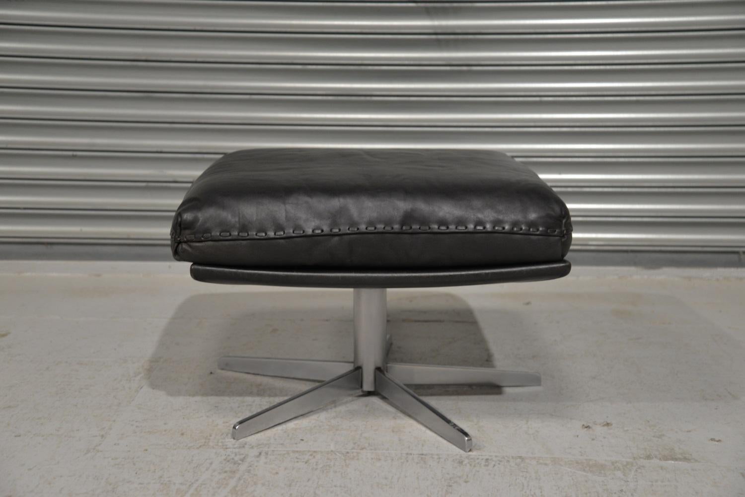 Vintage De Sede S 231 James Bond Swivel Armchair and Ottoman, Switzerland, 1960s For Sale 11