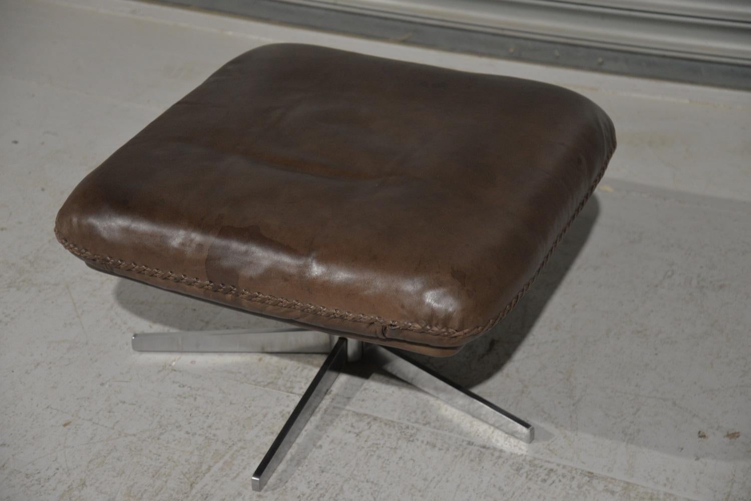 Vintage De Sede S 231 James Bond Swivel Armchair and Ottoman, Switzerland, 1960s For Sale 12