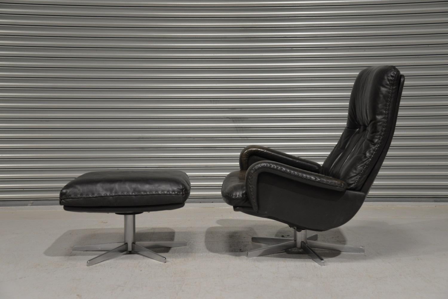 Discounted airfreight for our US and International customers (from 2 weeks door to door)

We are delighted to bring to you an ultra-rare and highly desirable vintage 1960s De Sede S 231 James Bond swivel leather armchair with ottoman. This same