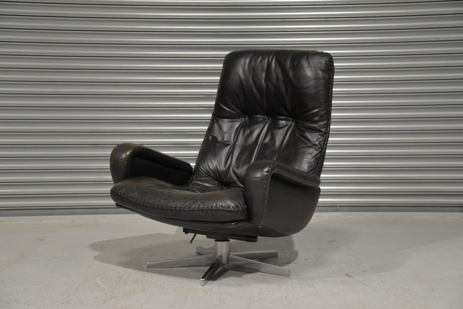 We are delighted to bring to you an ultra-rare and highly desirable vintage 1960s De Sede S 231 James Bond swivel leather armchair.  This same swivel leather armchair and ottoman were used as a prop in the 1969 James Bond film, On Her Majesty's
