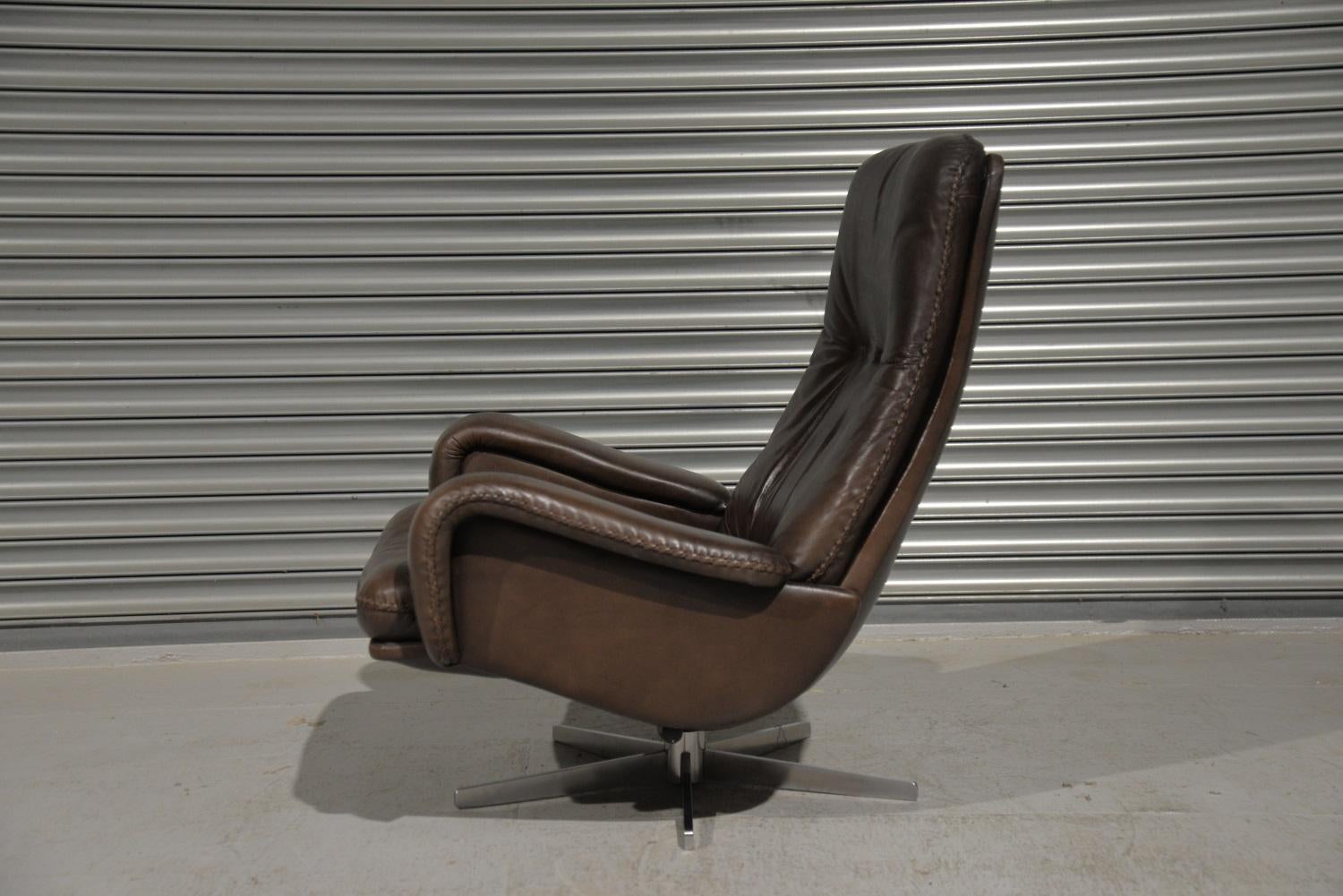 Mid-20th Century Vintage De Sede S 231 James Bond Swivel Armchair and Ottoman, Switzerland, 1960s For Sale