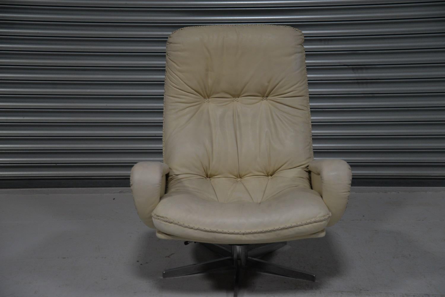 Vintage De Sede S 231 James Bond Swivel Armchair with Ottoman, Switzerland 1960s For Sale 4