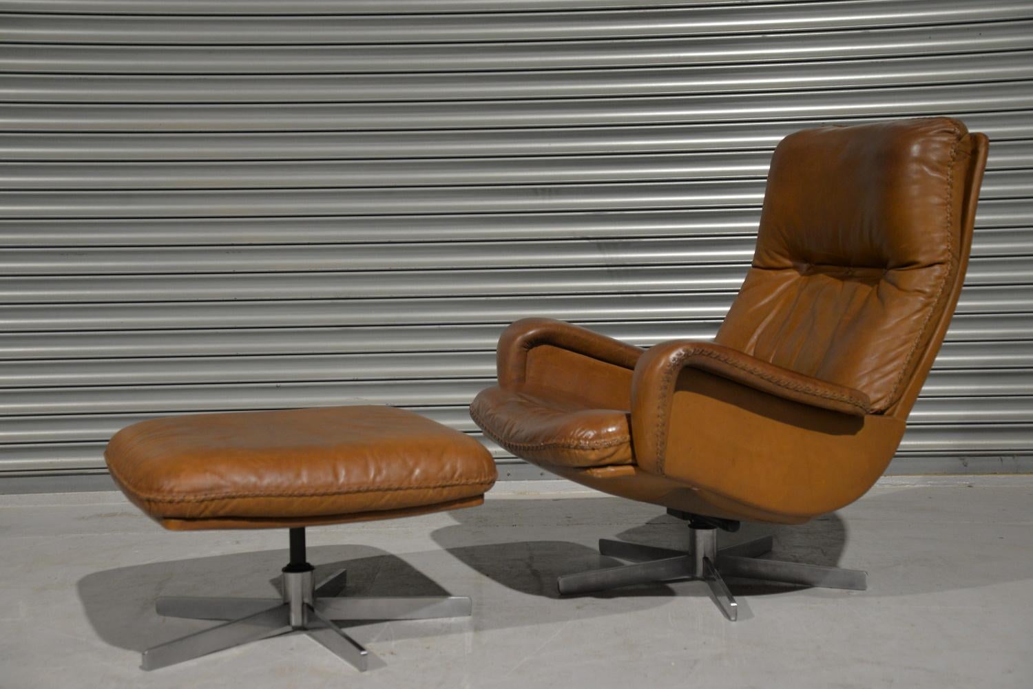 We are delighted to bring to you an ultra-rare and highly desirable original de Sede S 231 vintage lounge swivel armchair and ottoman. Built in the late 1960s by De Sede craftsman from Switzerland this same chair was used as a prop in the 1969 James