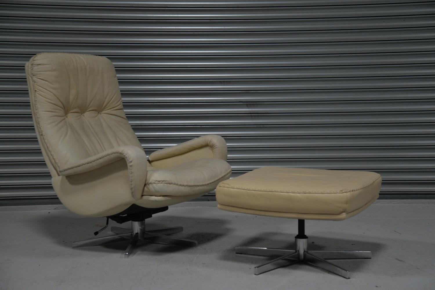 Swiss Vintage De Sede S 231 James Bond Swivel Armchair with Ottoman, Switzerland 1960s For Sale