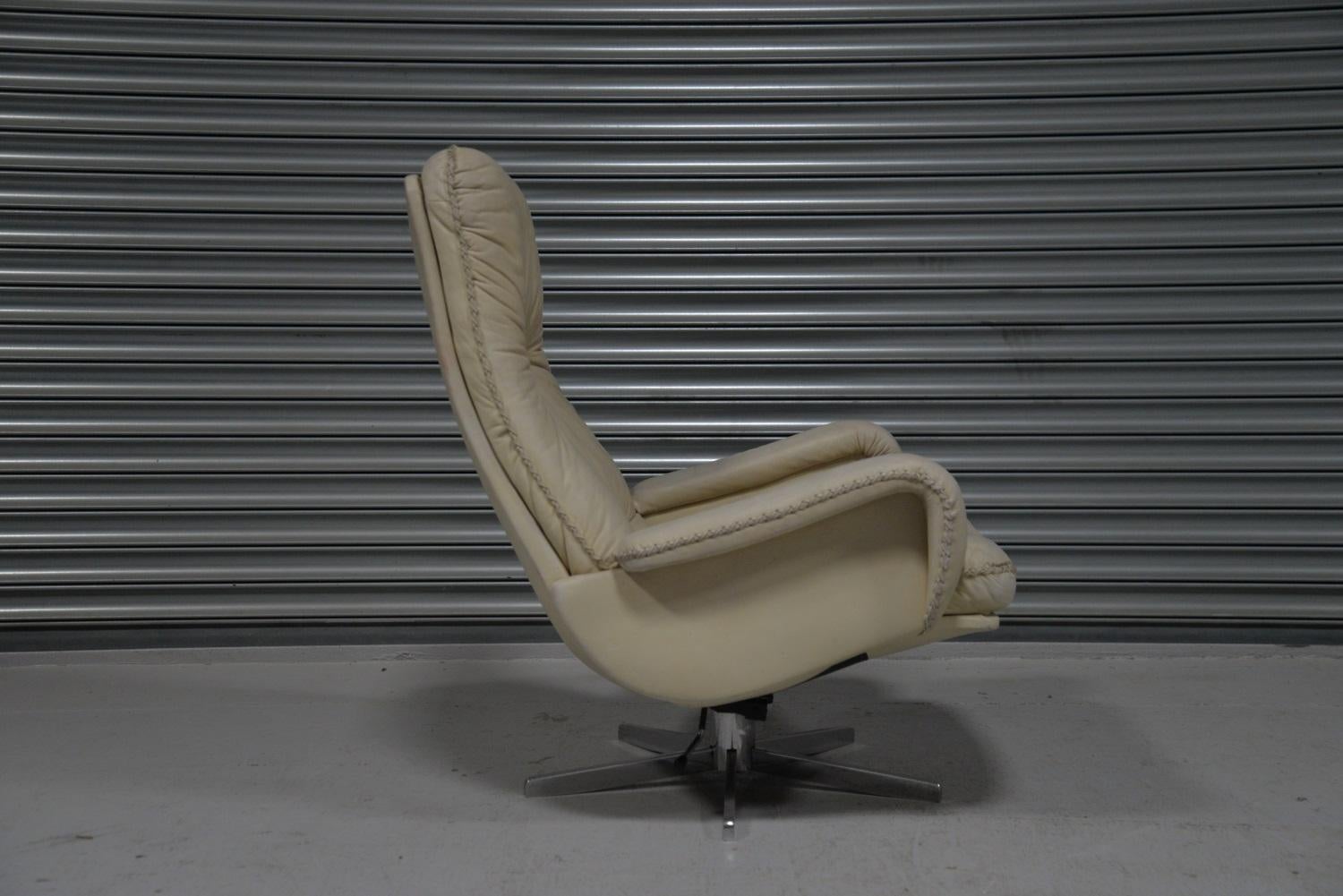 Vintage De Sede S 231 James Bond Swivel Armchair with Ottoman, Switzerland 1960s For Sale 2