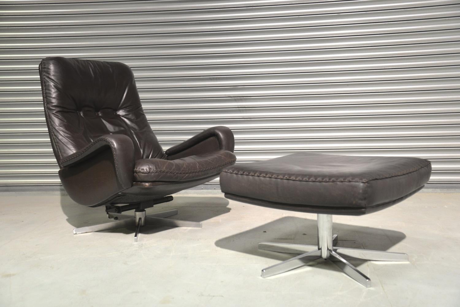 Discounted airfreight for our US and International customers (from 2 weeks door to door)

We are delighted to bring to you an ultra-rare and highly desirable Vintage 1960s De Sede S 231 James Bond swivel lounge armchair with ottoman. This same