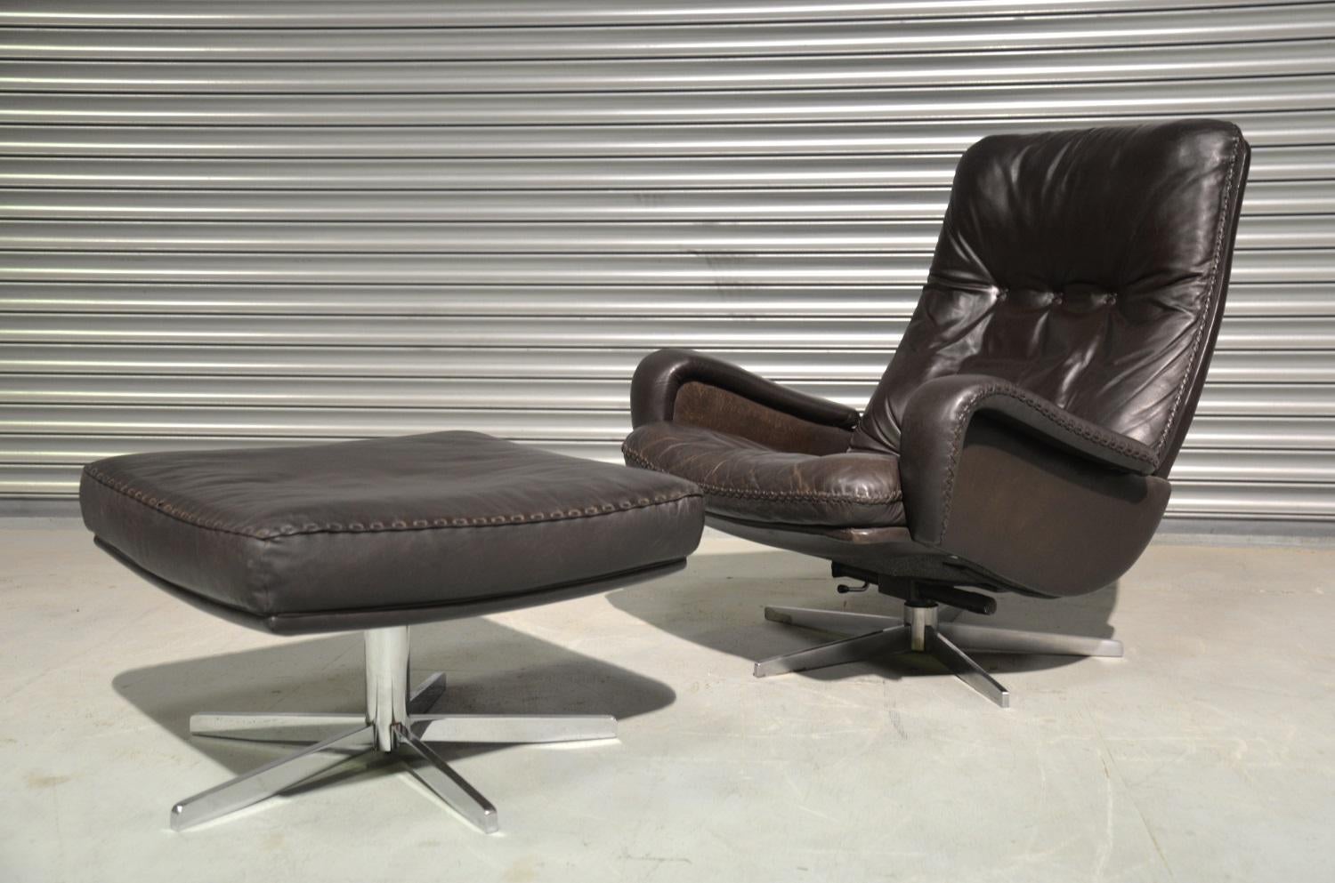 Swiss Vintage De Sede S 231 James Bond Swivel Armchair and Ottoman, Switzerland 1960s For Sale