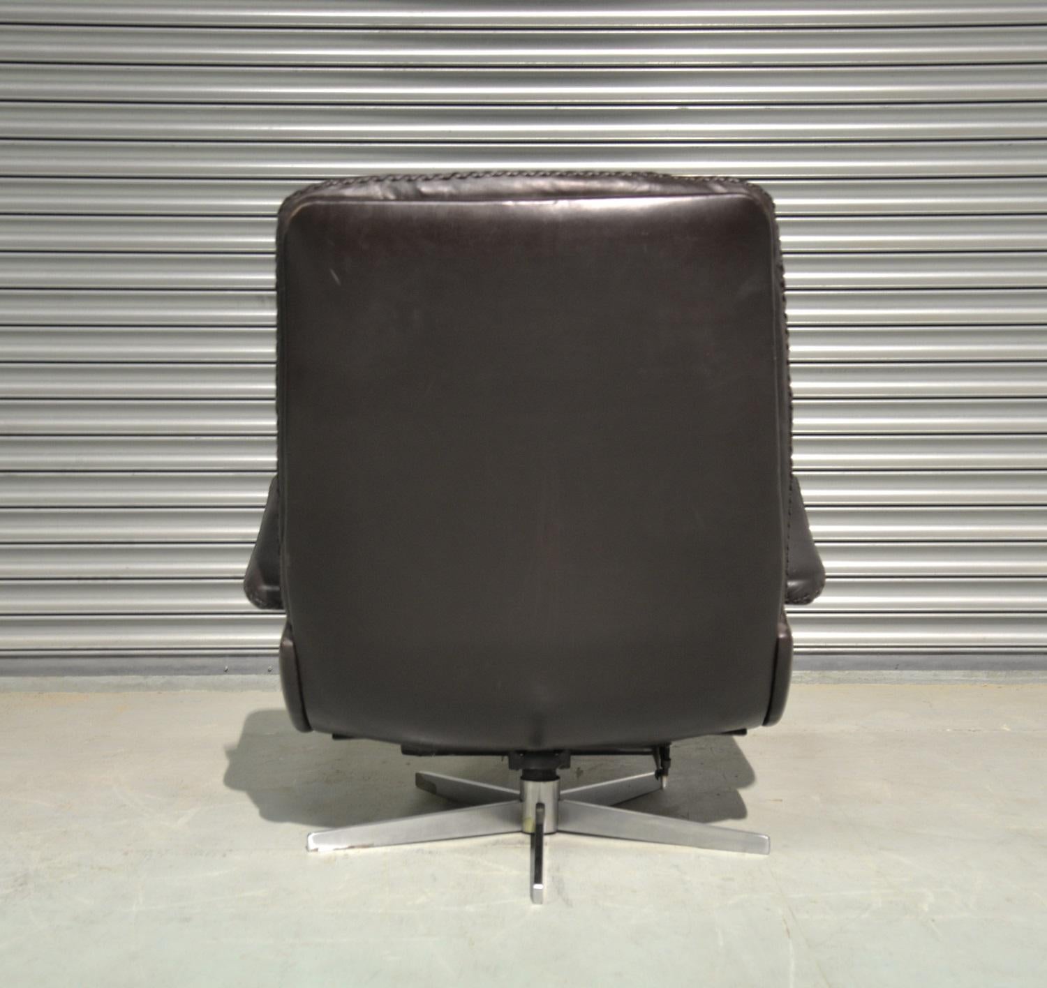 Vintage De Sede S 231 James Bond Swivel Armchair and Ottoman, Switzerland 1960s For Sale 2