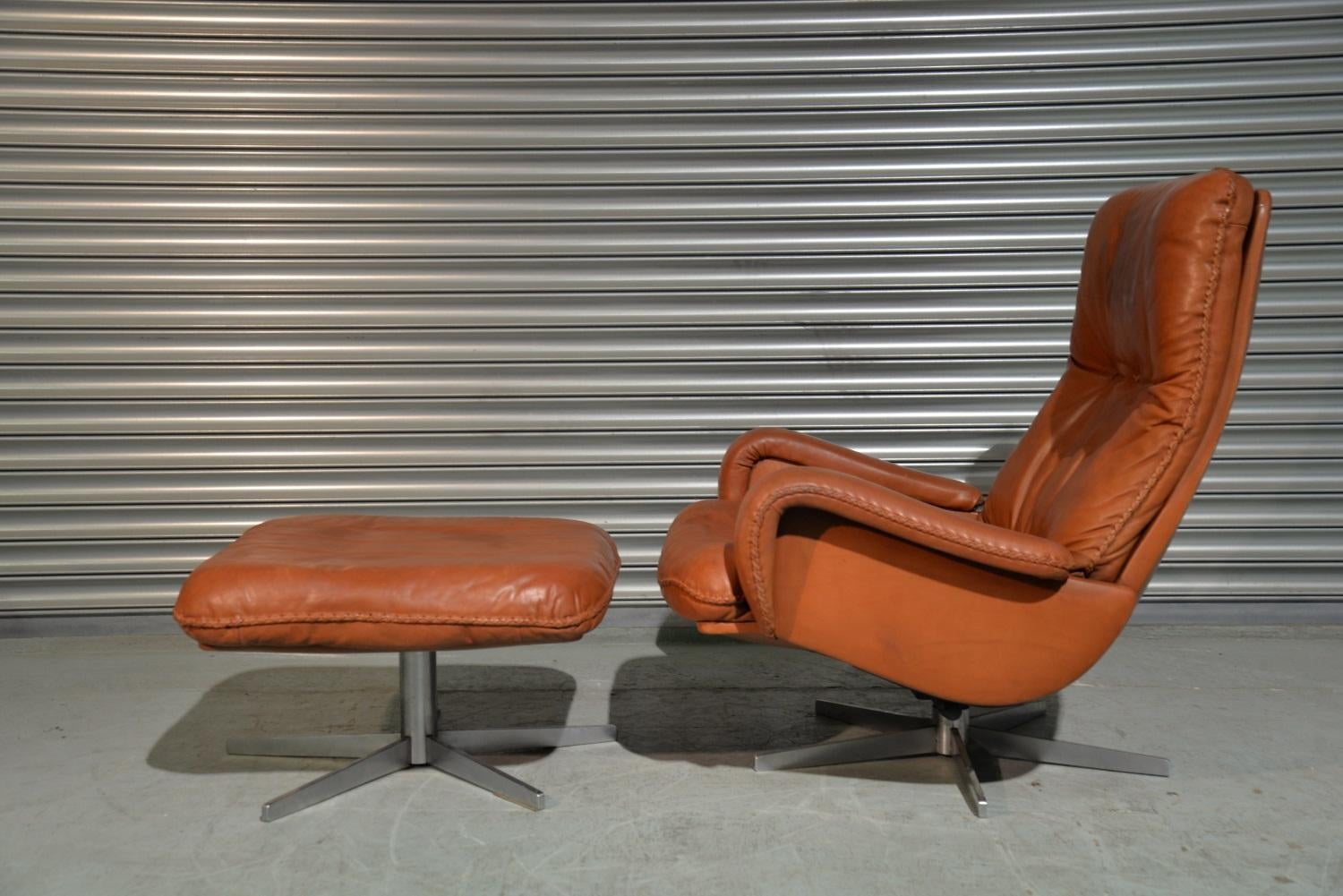 Swiss Vintage De Sede S 231 James Bond Swivel Lounge Armchair with Ottoman, 1960s For Sale