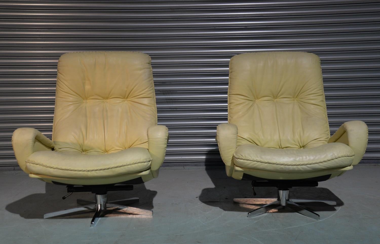 An ultra rare and highly desirable pair of De Sede S 231 vintage leather swivel armchairs. Built in the late 1960s by De Sede craftsman from Switzerland this same chair was used as a prop in the 1969 James Bond film On Her Majesty’s Secret