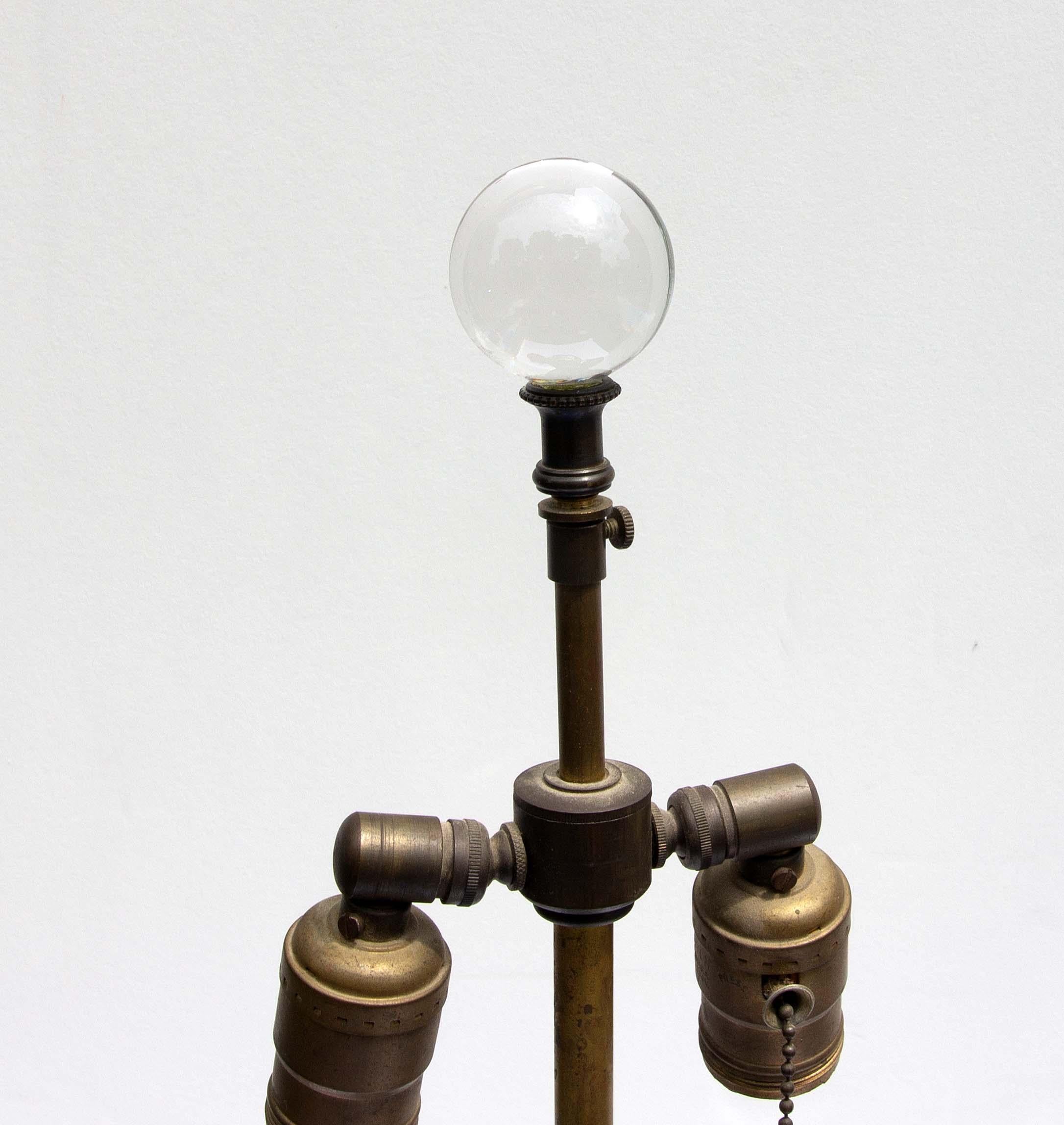 XX secolo Lampada Decalcomania d'epoca con foglie d'argento e tralci botanici, circa anni '60 in vendita