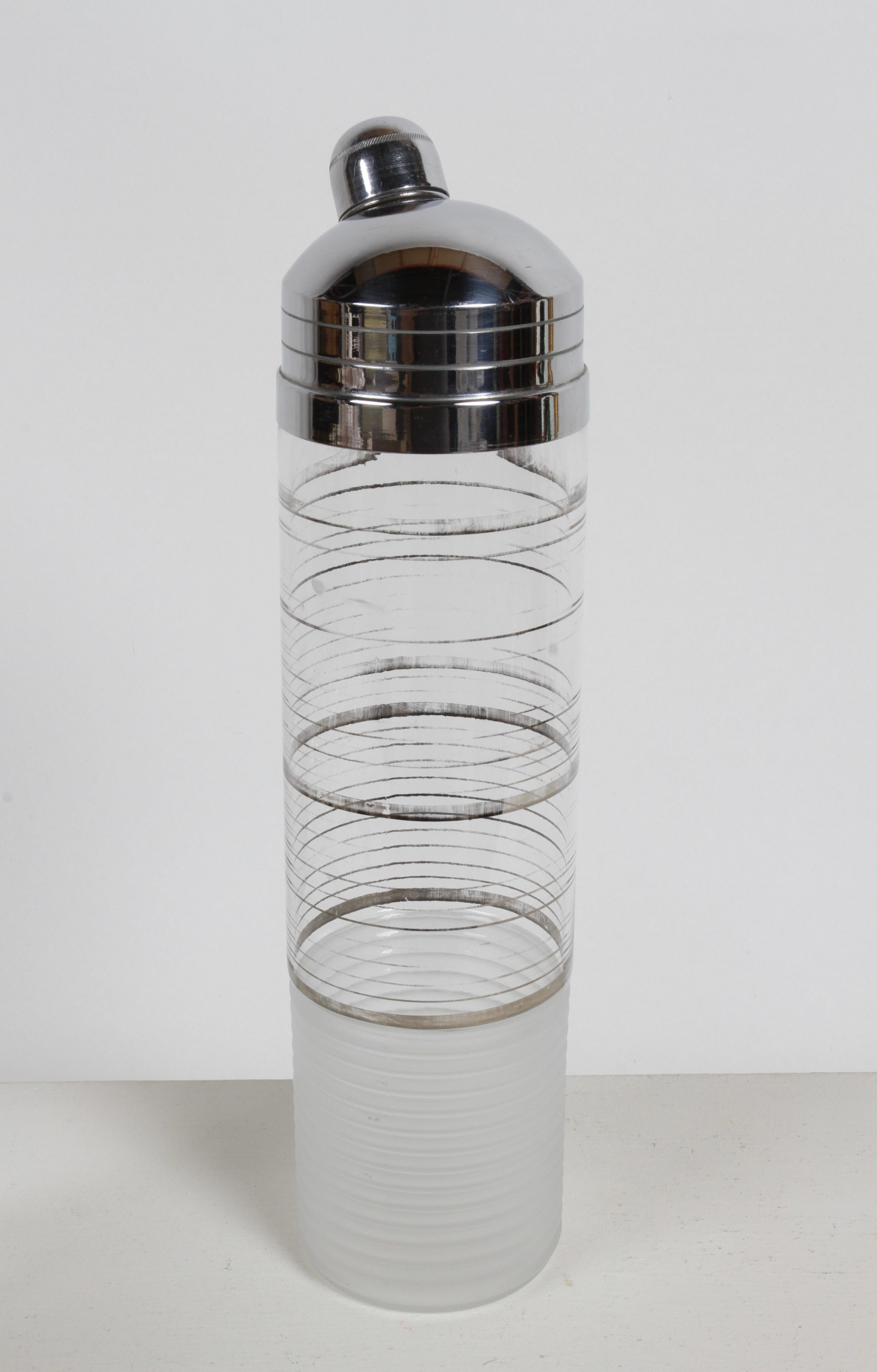 Vintage Deco 1930 Macbeth- Evans Skyscraper Silver Stripe Cocktail Shakers Set in vendita 1