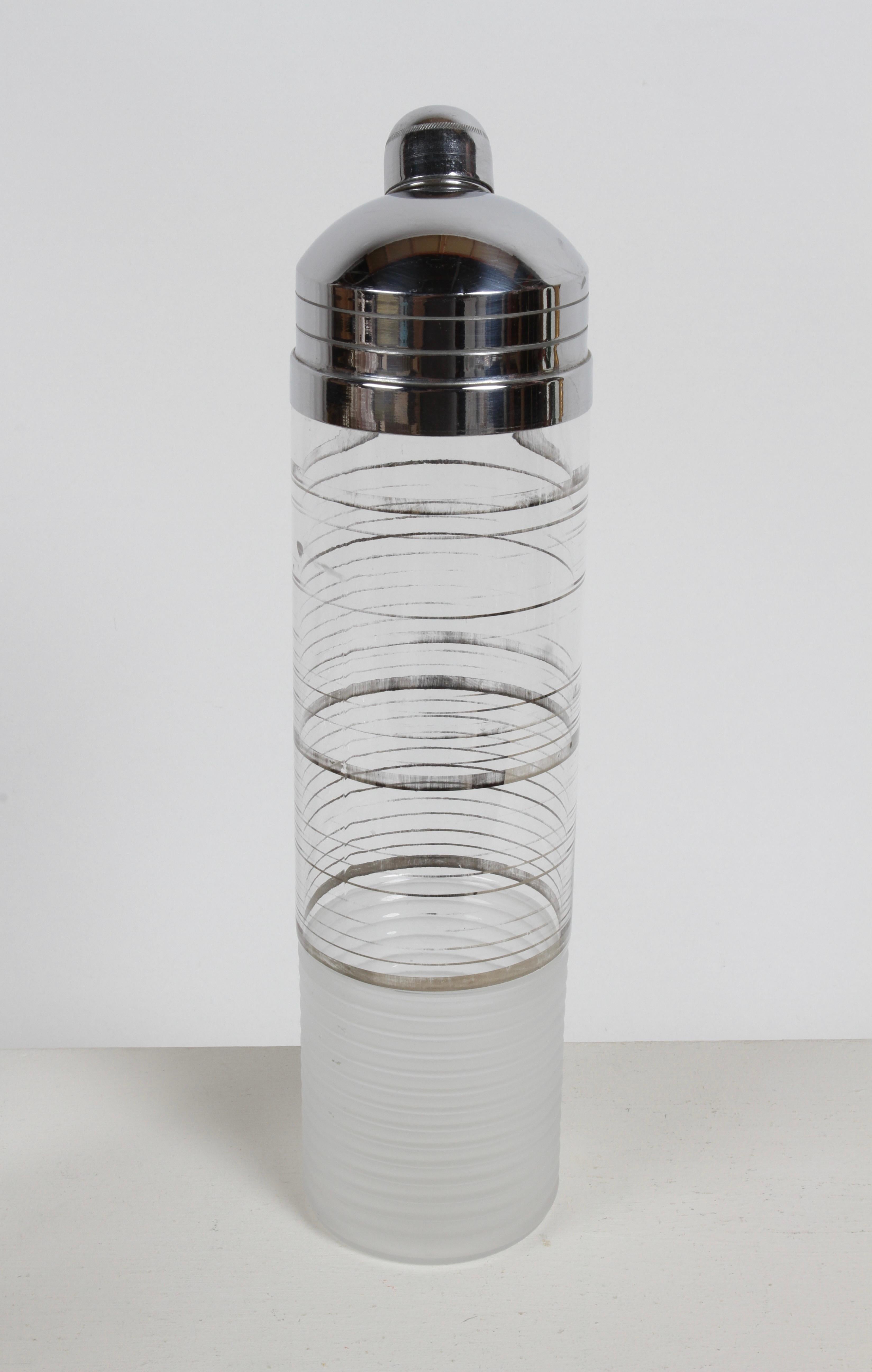Vintage Deco 1930 Macbeth- Evans Skyscraper Silver Stripe Cocktail Shakers Set in vendita 2