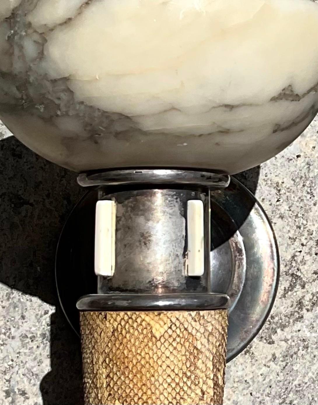 Lámparas de Alabastro y Piel de Serpiente Vintage Decó - Pareja Estadounidense en venta