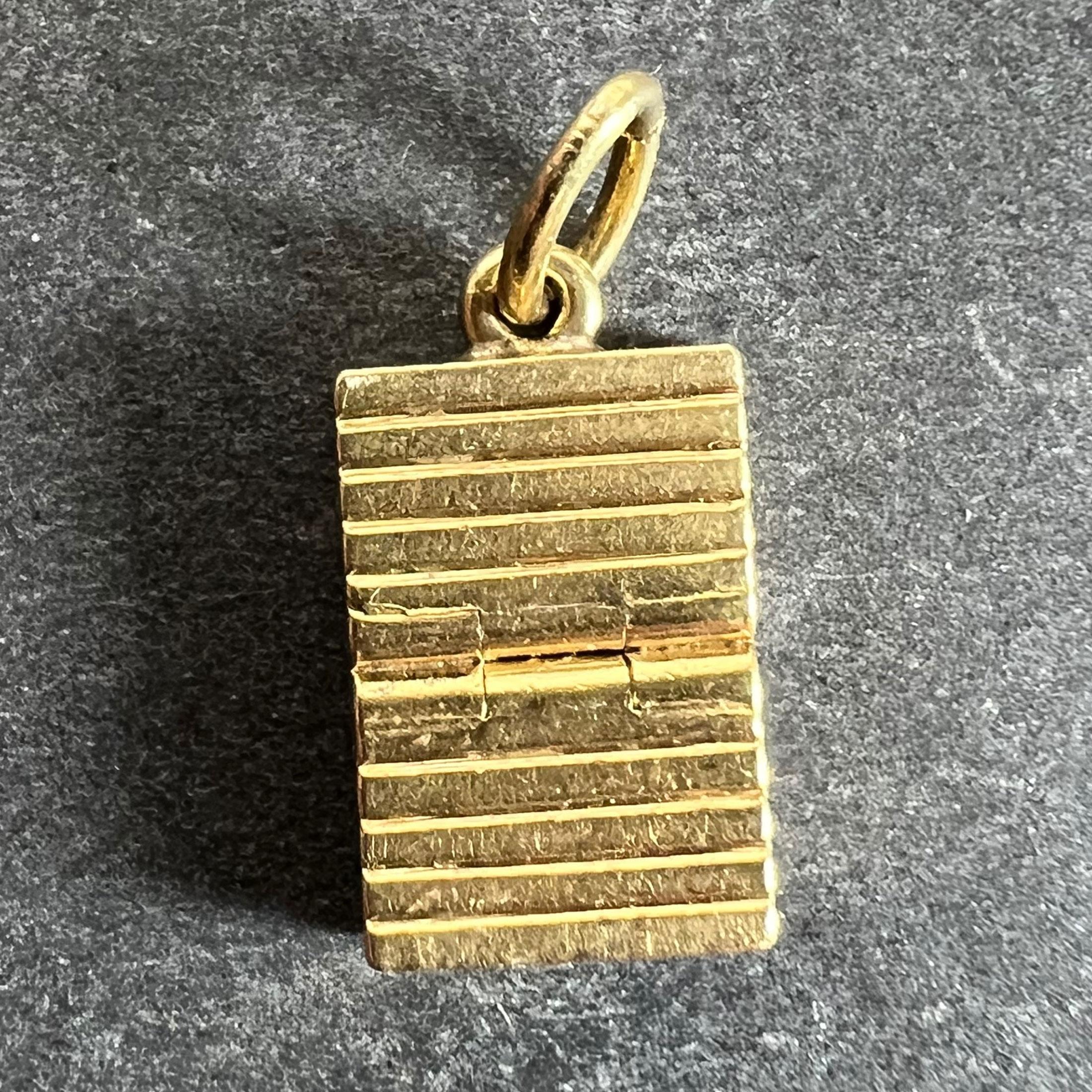 Pendentif en or jaune 18K avec breloque Vintage By Foldes Sceau Initiales AM Unisexe en vente