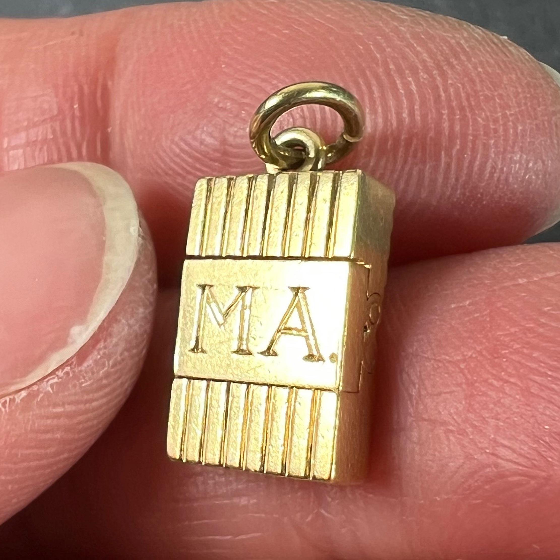 Pendentif en or jaune 18K avec breloque Vintage By Foldes Sceau Initiales AM en vente 4