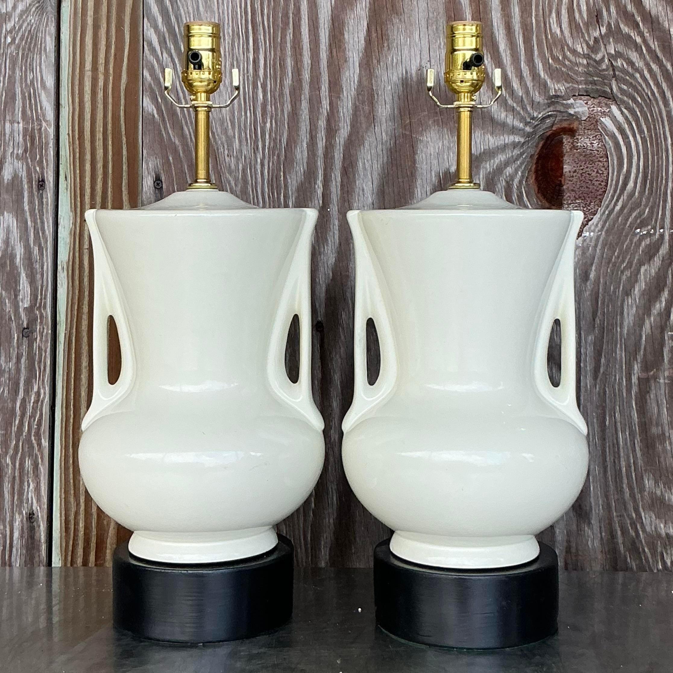 Américain Paire de lampes Vintage Deco en céramique émaillée en vente
