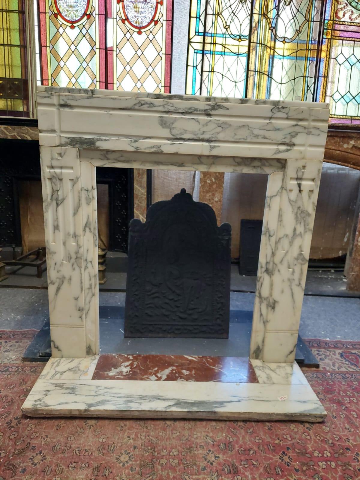 Vintage mantle fireplace, Decò carved in marble with geometric line, also complete with base, built in the early 1900s in Italy, ideal in many interiors: historical, contemporary, classic, modern, small, offices or aesthetics. maximum external size