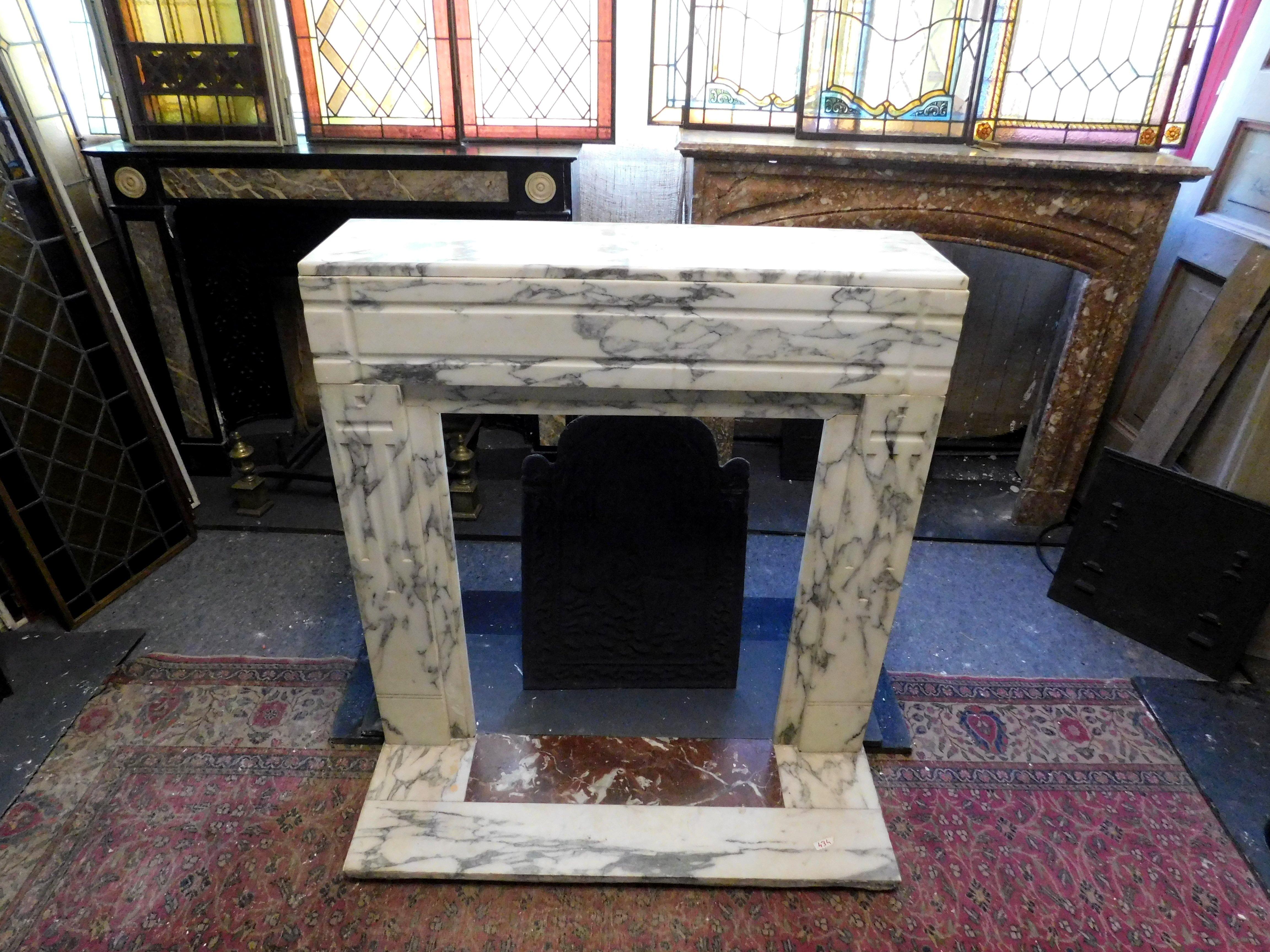 Italian Vintage Decò Mantle Fireplace in Veined White Marble, Early 1900s Italy