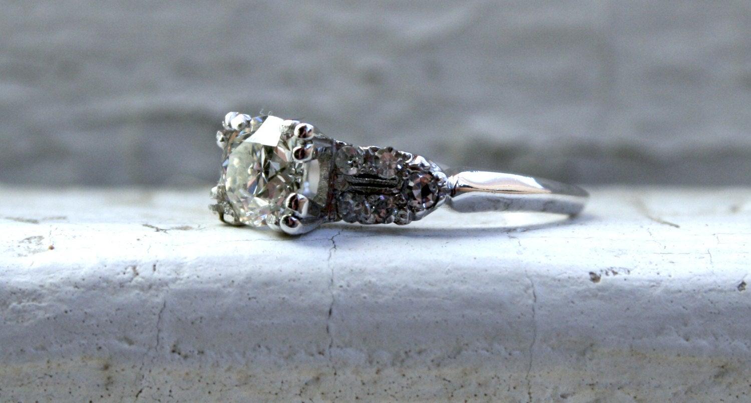 Art Deco Vintage Deco Platinum Diamond Engagement Ring with GIA Certified 1.02 Carat For Sale