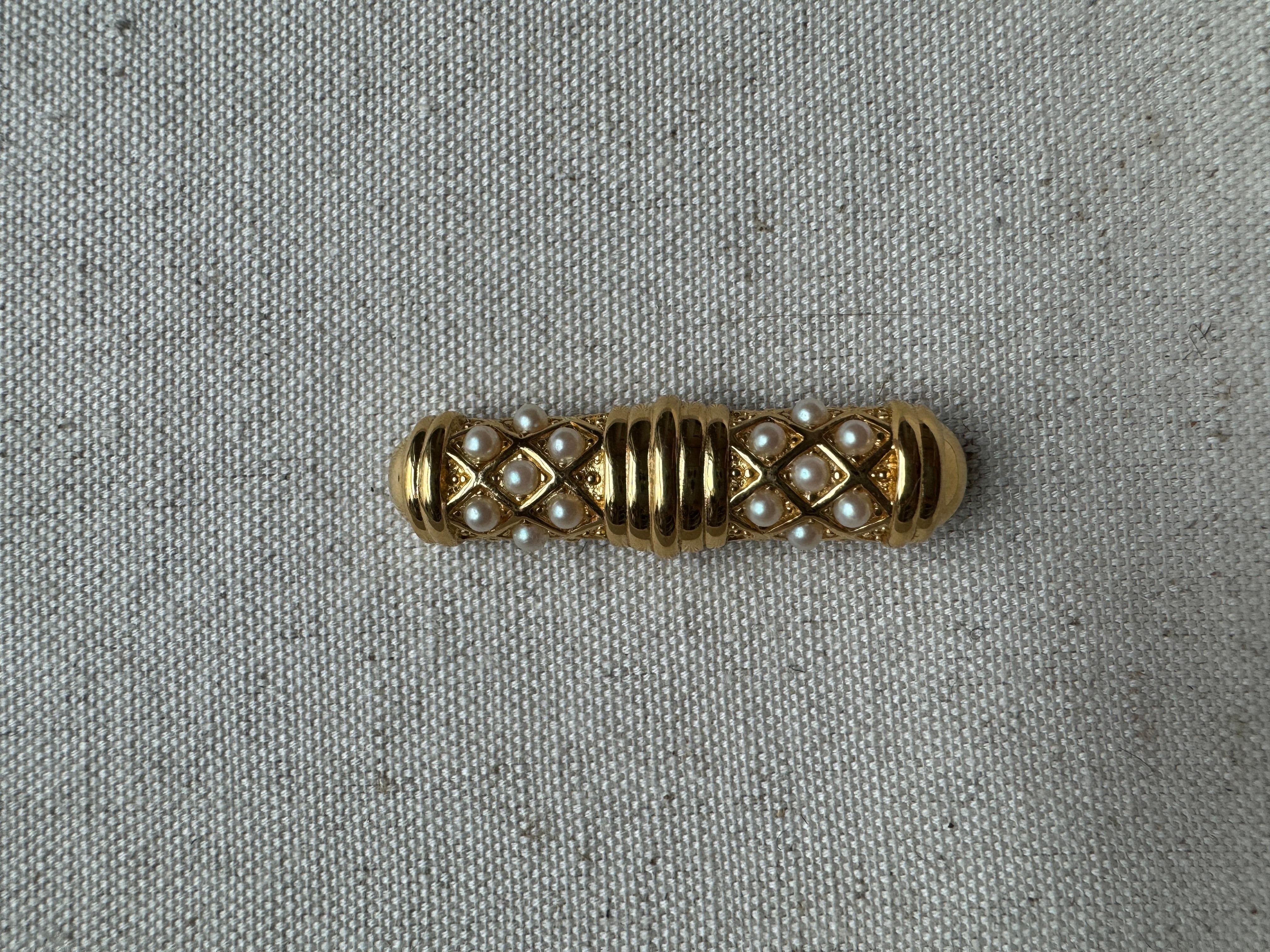 Vintage Deco Richelieu Gold Tone Brooch with Pearl Accents  In Excellent Condition For Sale In Amagansett, NY
