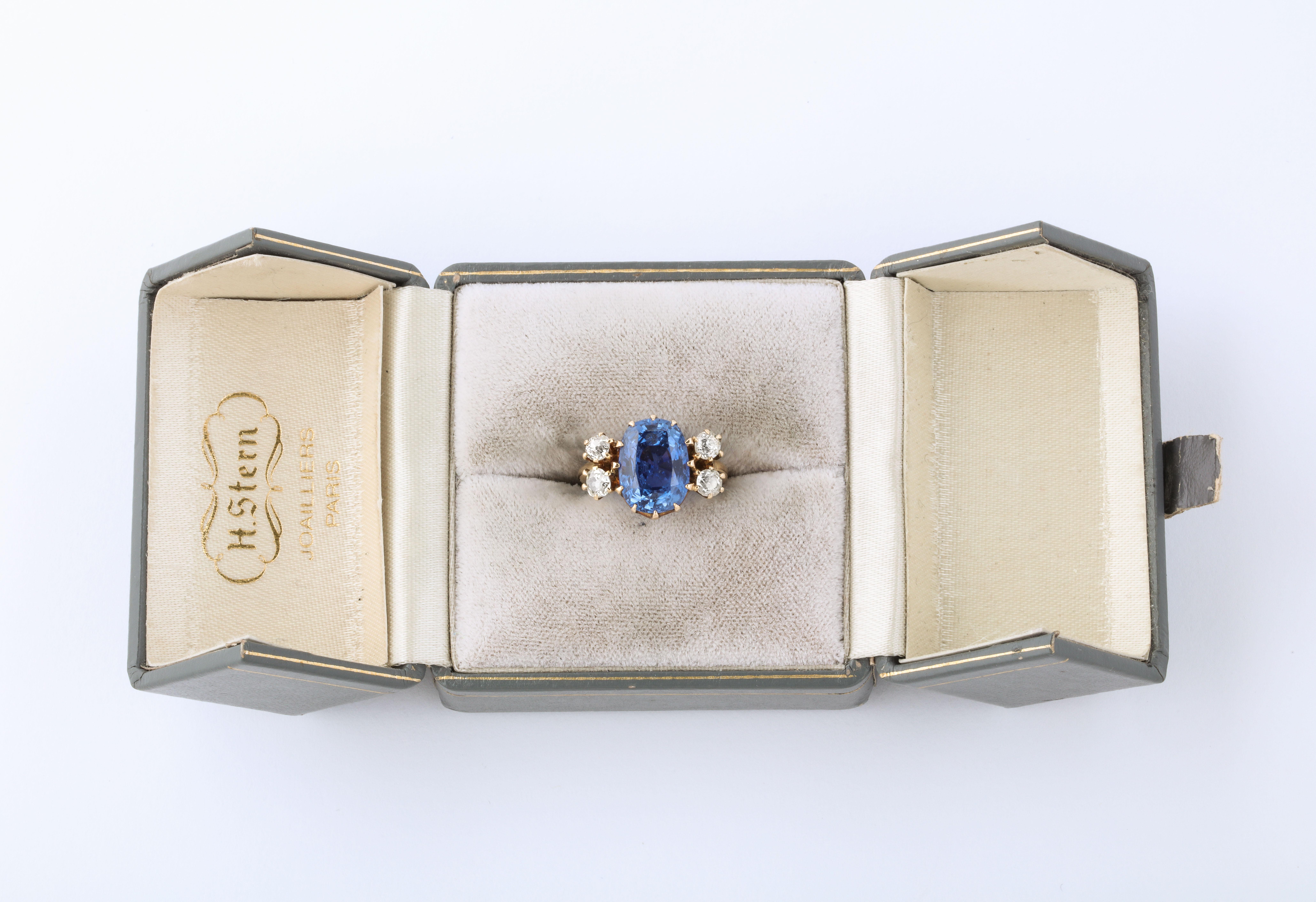Edwardian Natural Ceylon Oval Sapphire Ring with Diamonds  18K 1