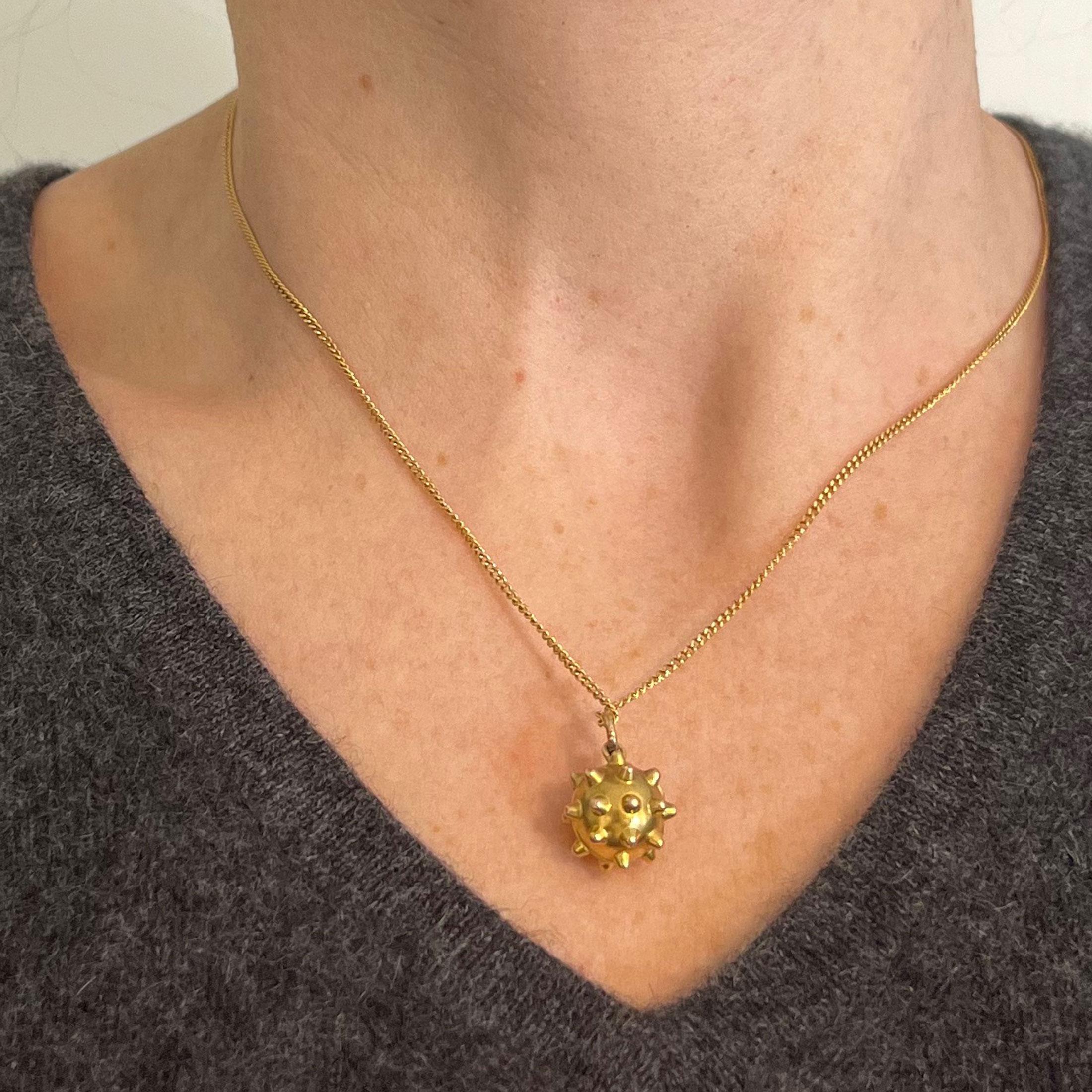 Vintage Deco Sputnik Medaillon 18K Gelbgold Charme Anhänger für Damen oder Herren im Angebot