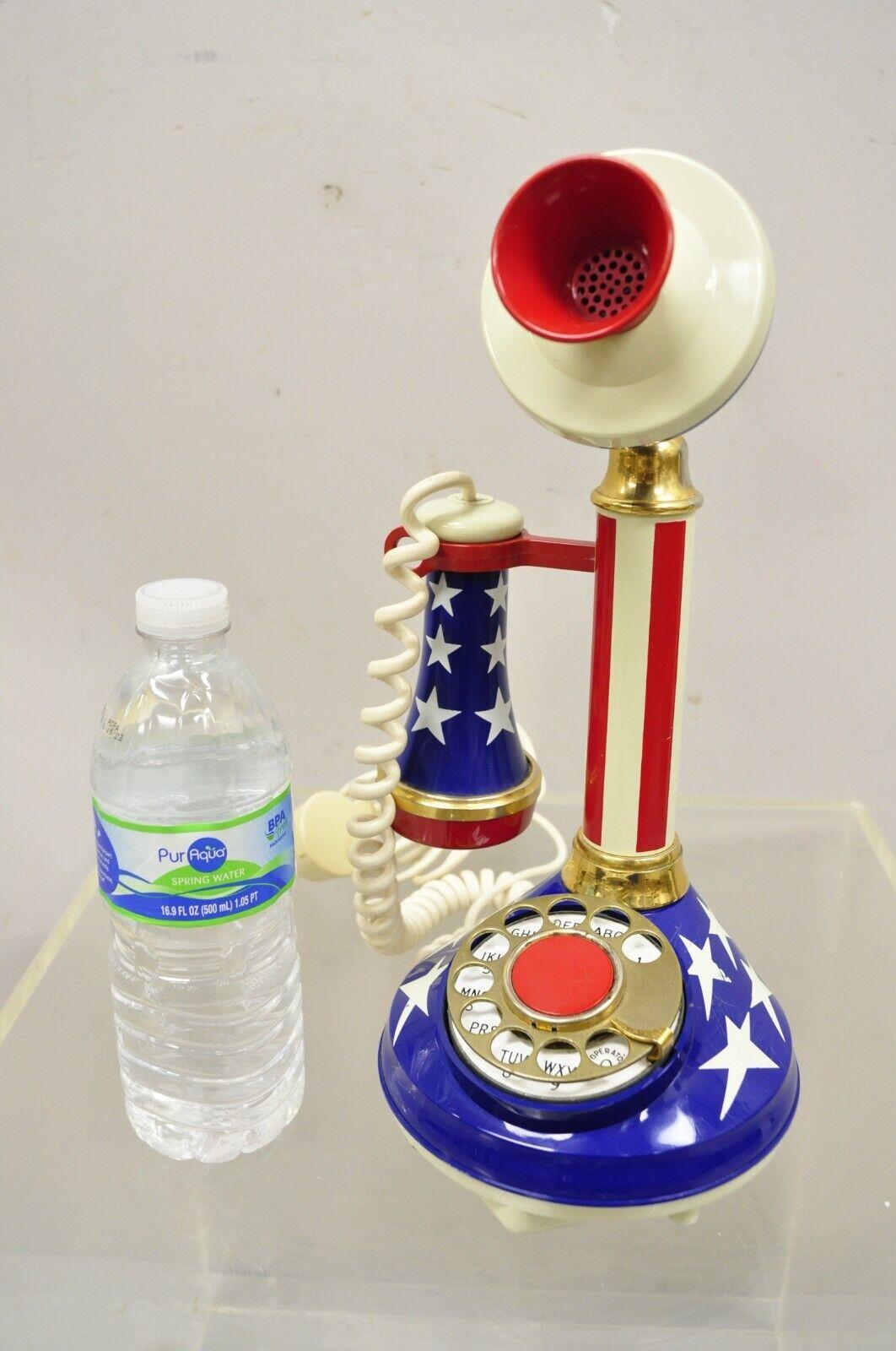Vintage Deco-Tel Rotary Telefon Telefon amerikanische Flagge patriotischen 1970er Jahren. Ca. 1970er Jahre. Abmessungen: 12