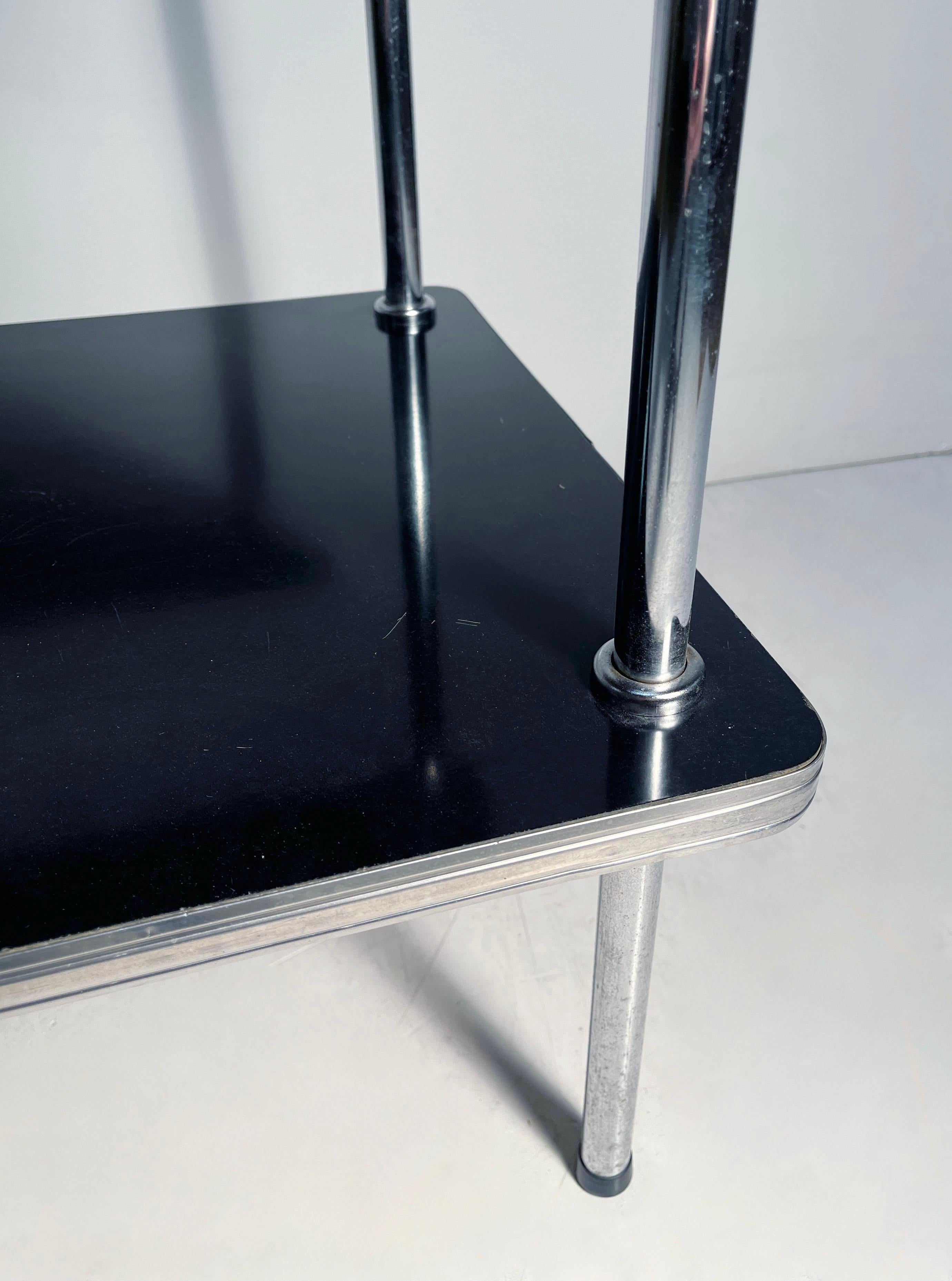 Vintage Deco Tubular Chrom Beistelltisch im Zustand „Gut“ im Angebot in Chicago, IL