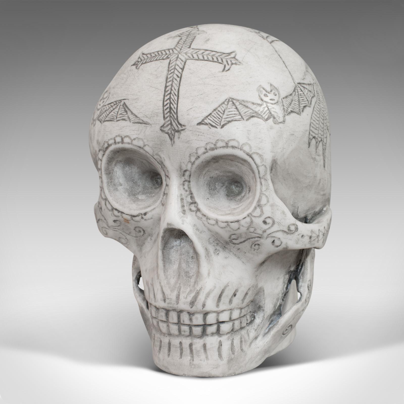 Vintage Crâne Décoré:: Anglais:: Marbre:: Ornement:: Fini à la main:: D. Hurley Bon état - En vente à Hele, Devon, GB