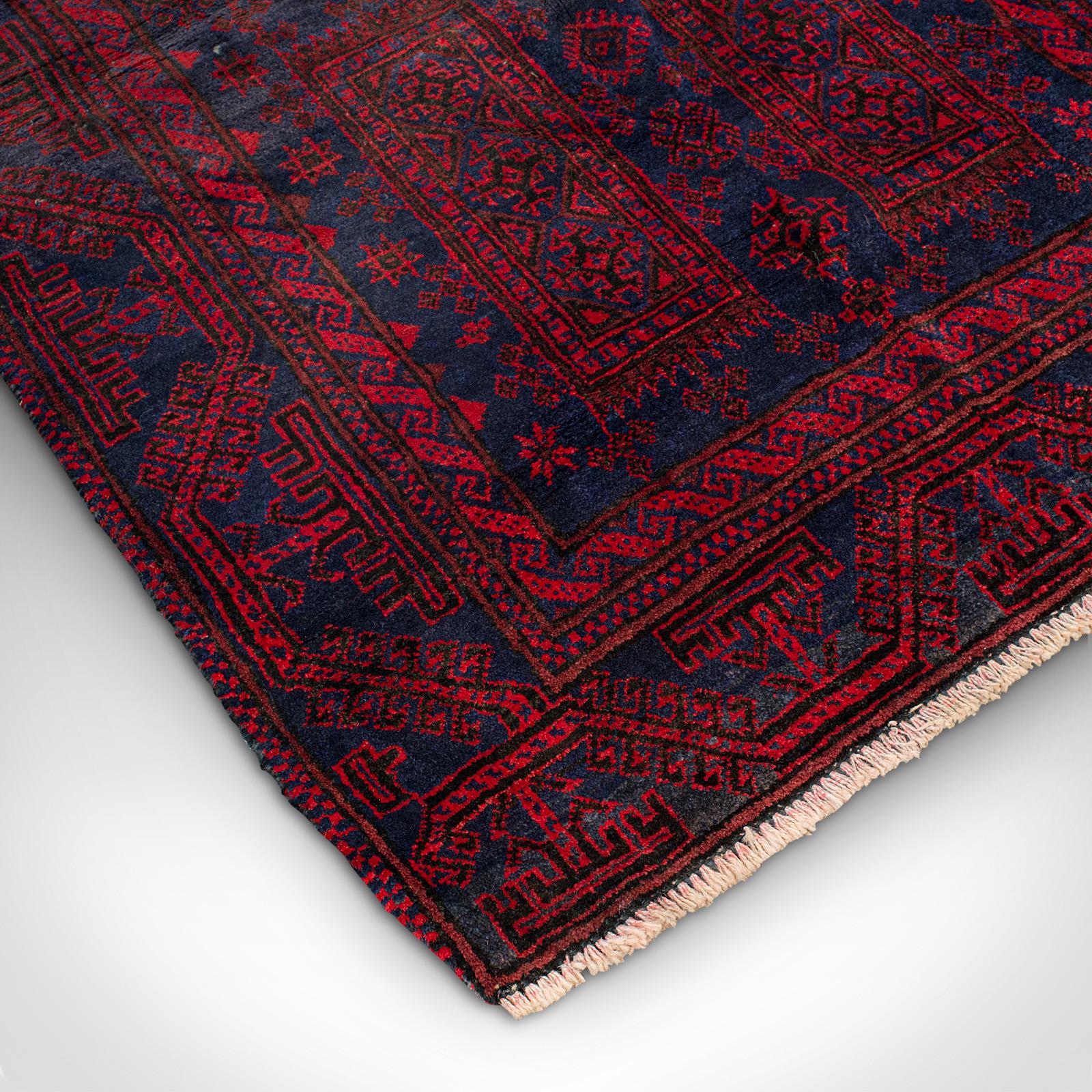 Dekorativer Baluchi-Teppich im Vintage-Stil, Mittelosten, Flur, Lounge-Teppich, um 1930 (Textil) im Angebot