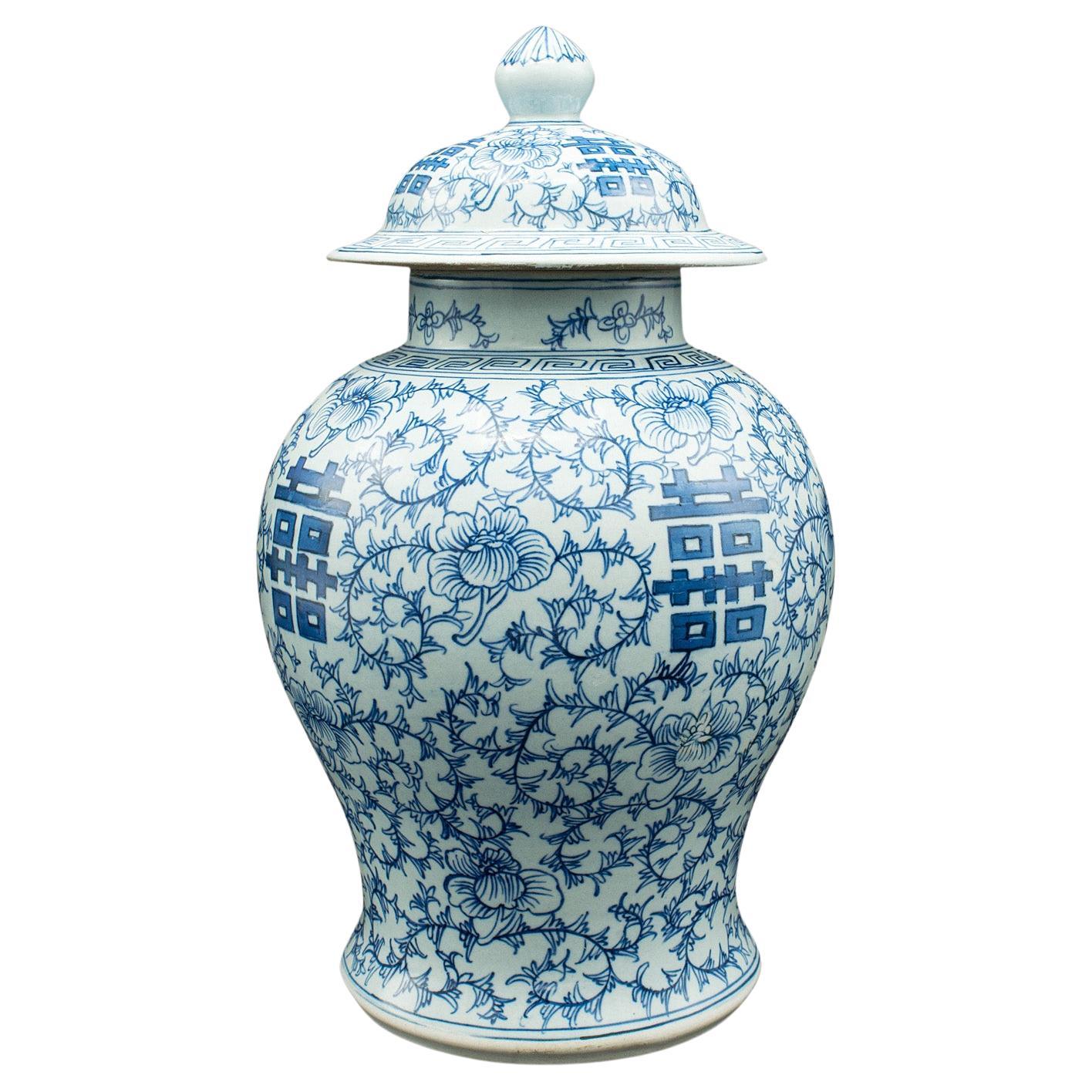 Urne balustre décorative chinoise, céramique, vase à couvercle, Art déco, vers 1930 en vente