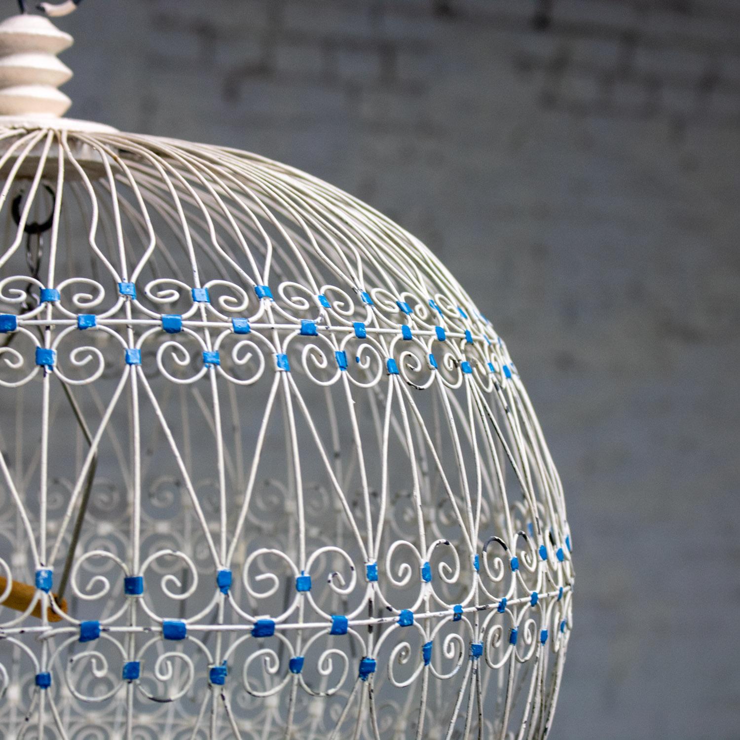 Gabbia decorativa d'epoca per uccelli Nordafricana Tunisina Francese Coloniale Bianca e Blu in vendita 6