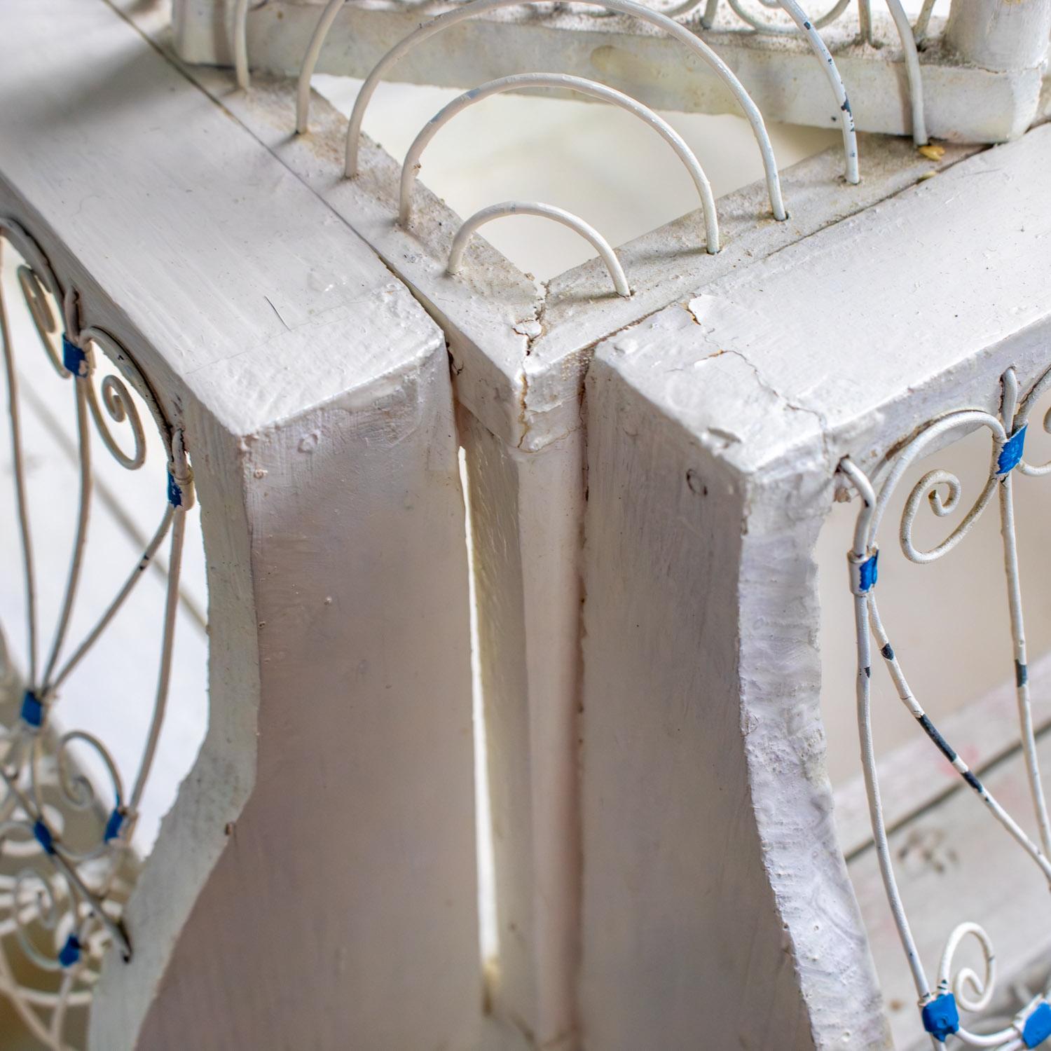 Gabbia decorativa d'epoca per uccelli Nordafricana Tunisina Francese Coloniale Bianca e Blu in vendita 8