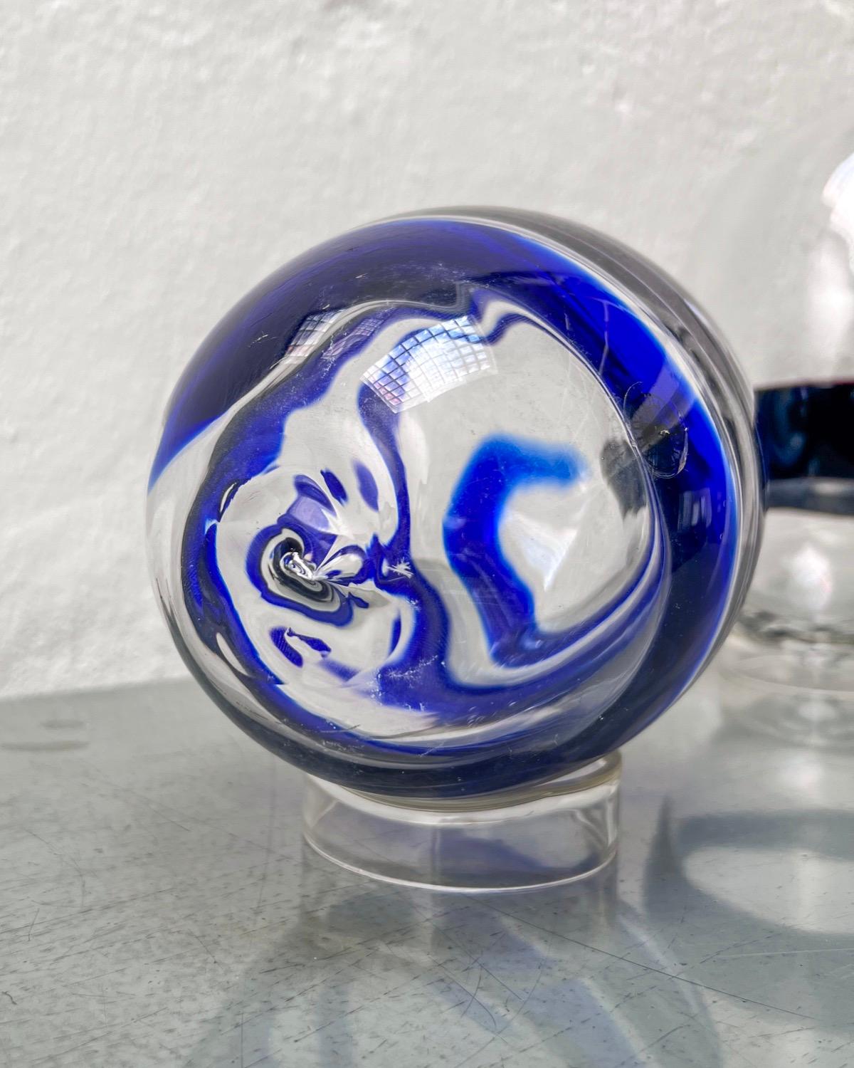 Scultura decorativa d'epoca in vetro soffiato, elemento d'arredo per la libreria, fatta a mano, blu In condizioni buone in vendita a Milano, IT
