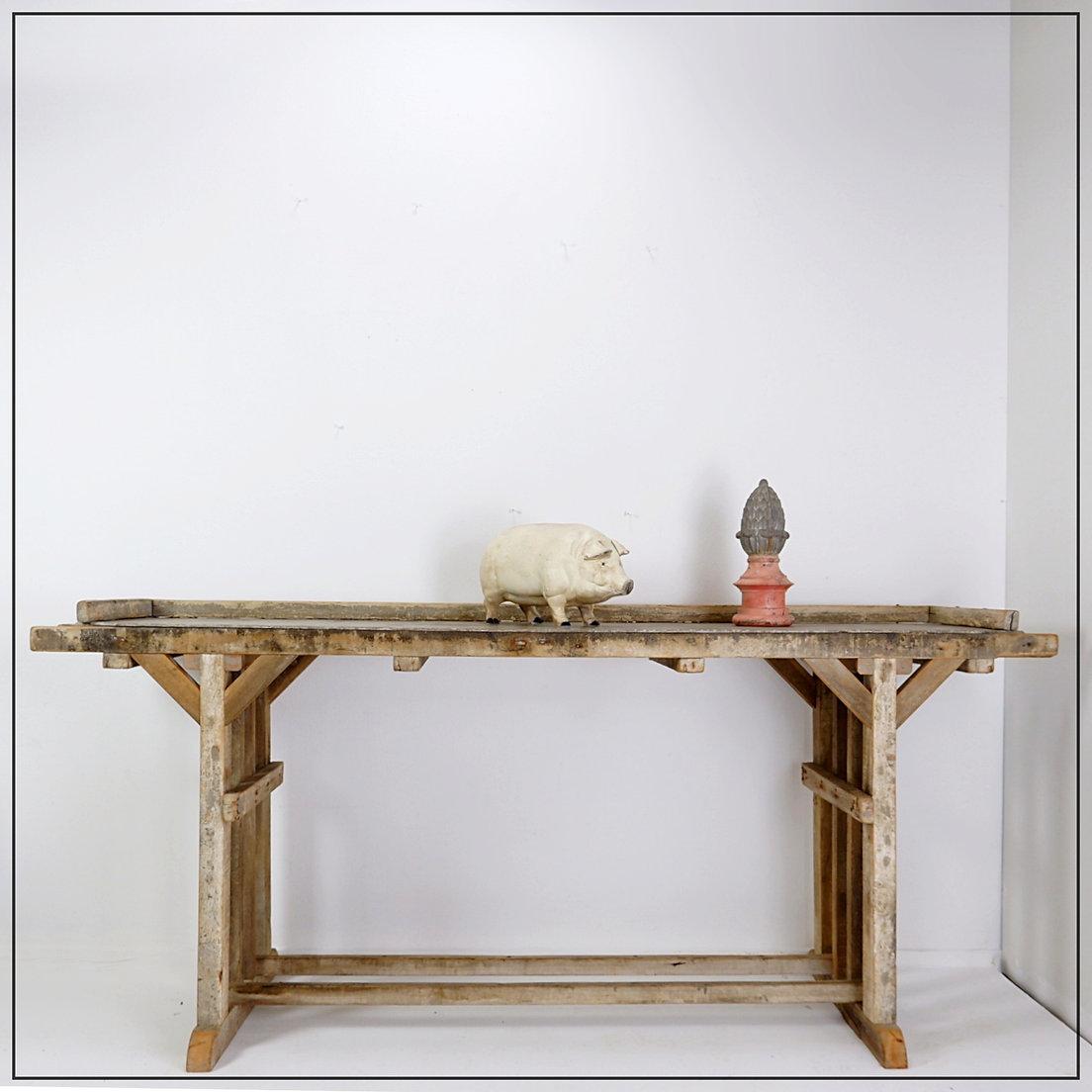 Pigna decorativa d'epoca in ghisa su base di legno in vendita 2
