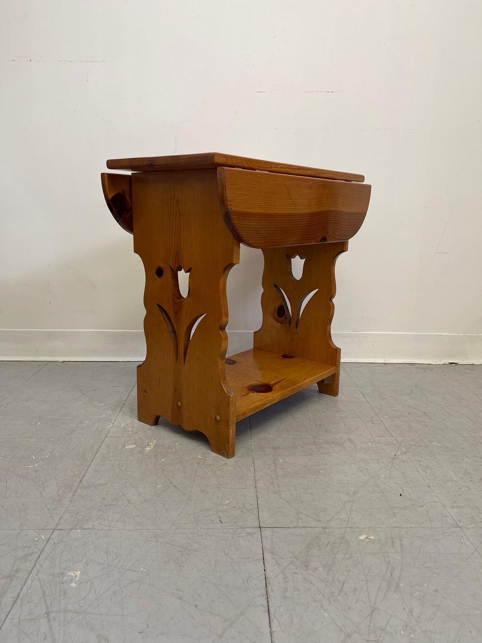 Mid-Century Modern Vintage Decorative Drop Leaf End Table With Carved Tulip Cutout. For Sale