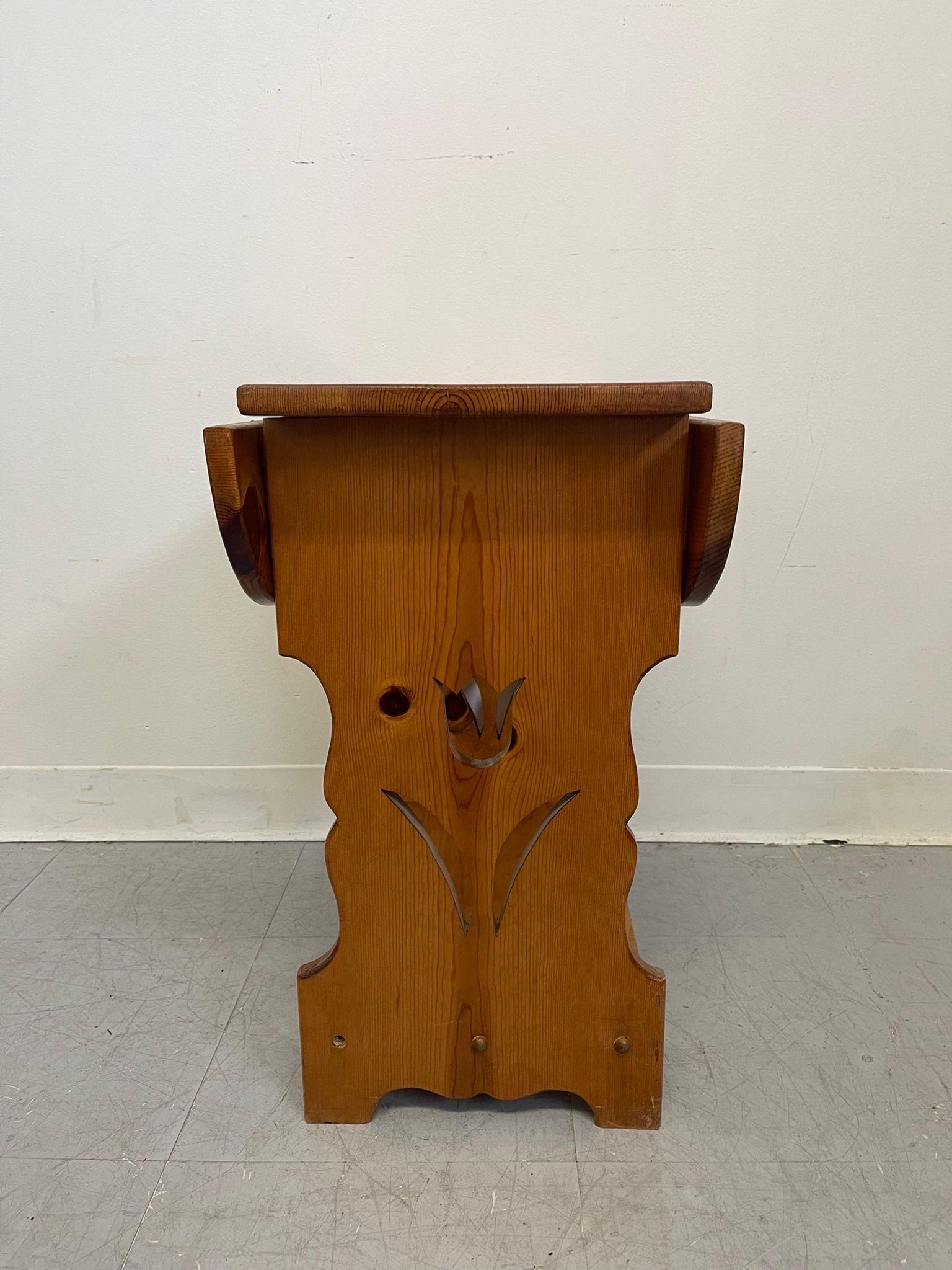 Vintage Decorative Drop Leaf End Table With Carved Tulip Cutout. In Good Condition For Sale In Seattle, WA