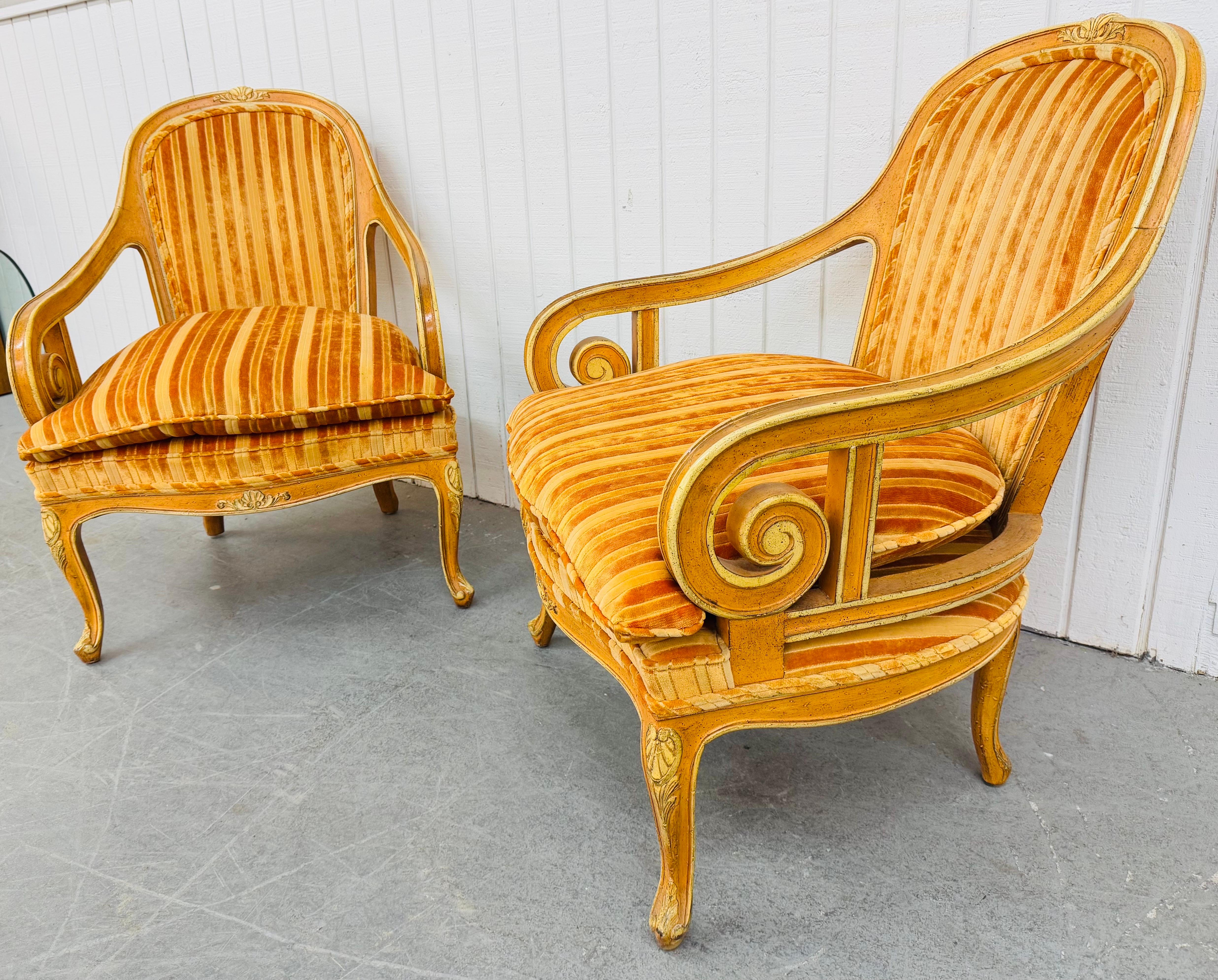 Dekorative Vintage-Sessel im französischen Stil im Vintage-Stil - 2er-Set (Nordamerikanisch) im Angebot