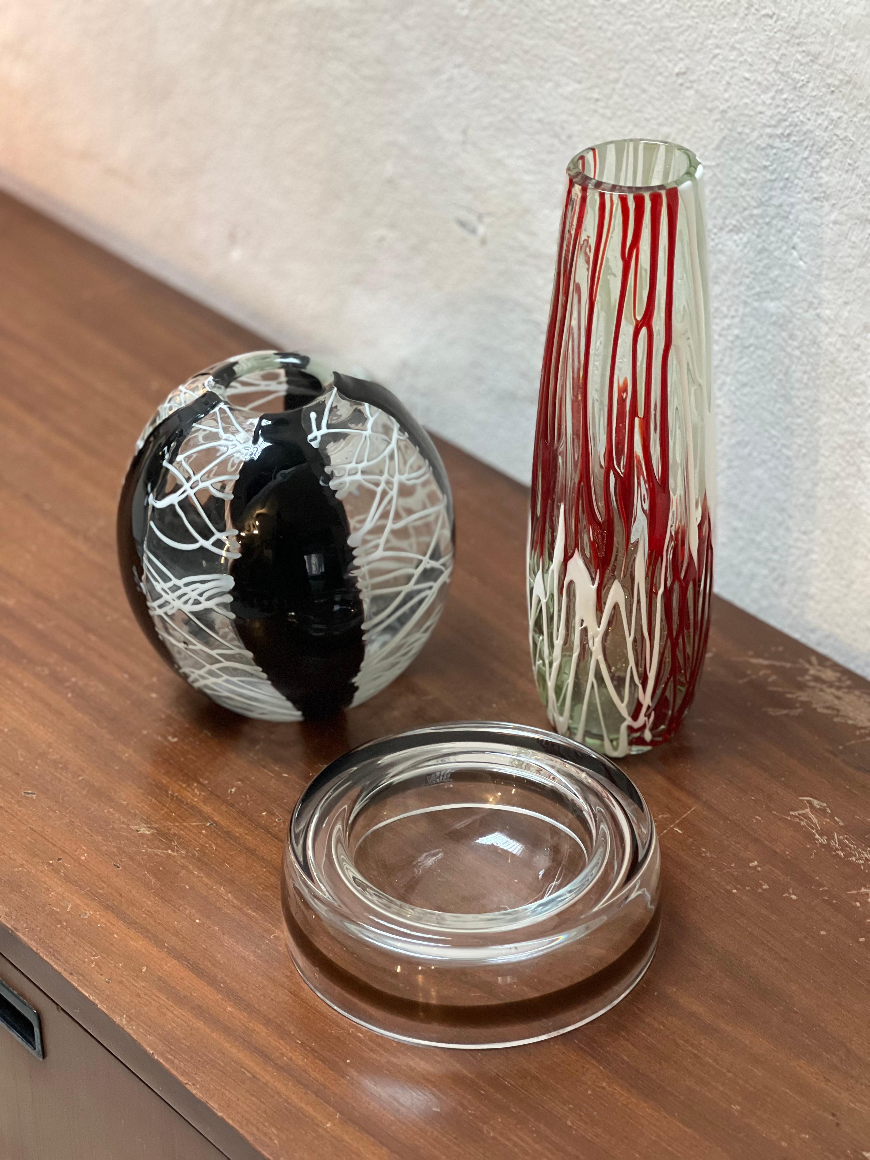 Mid-Century moderno Vaso decorativo di Murano d'epoca, bianco e nero, da scaffale o da consolle in vendita