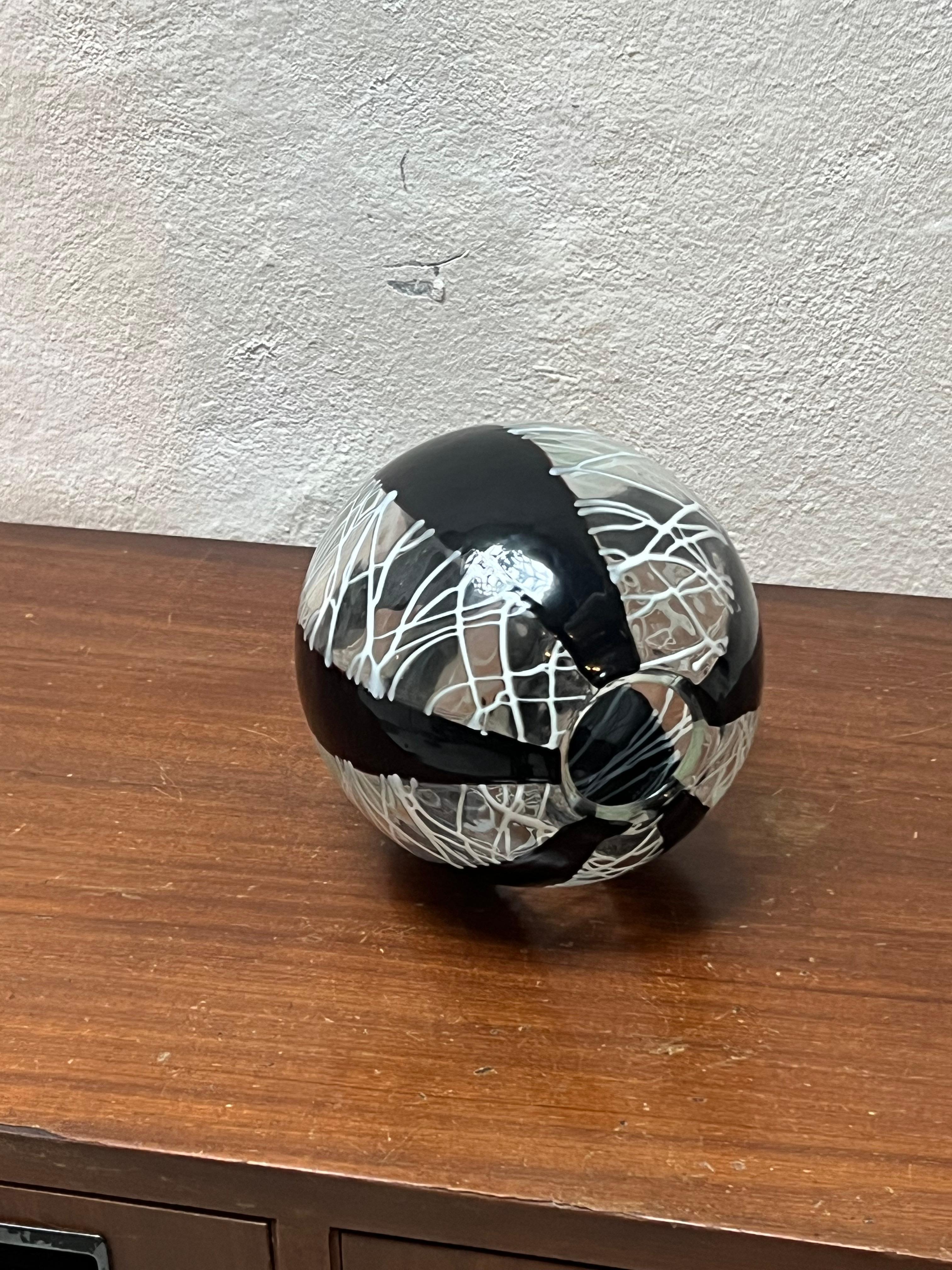 Vaso decorativo di Murano d'epoca, bianco e nero, da scaffale o da consolle in vendita 1