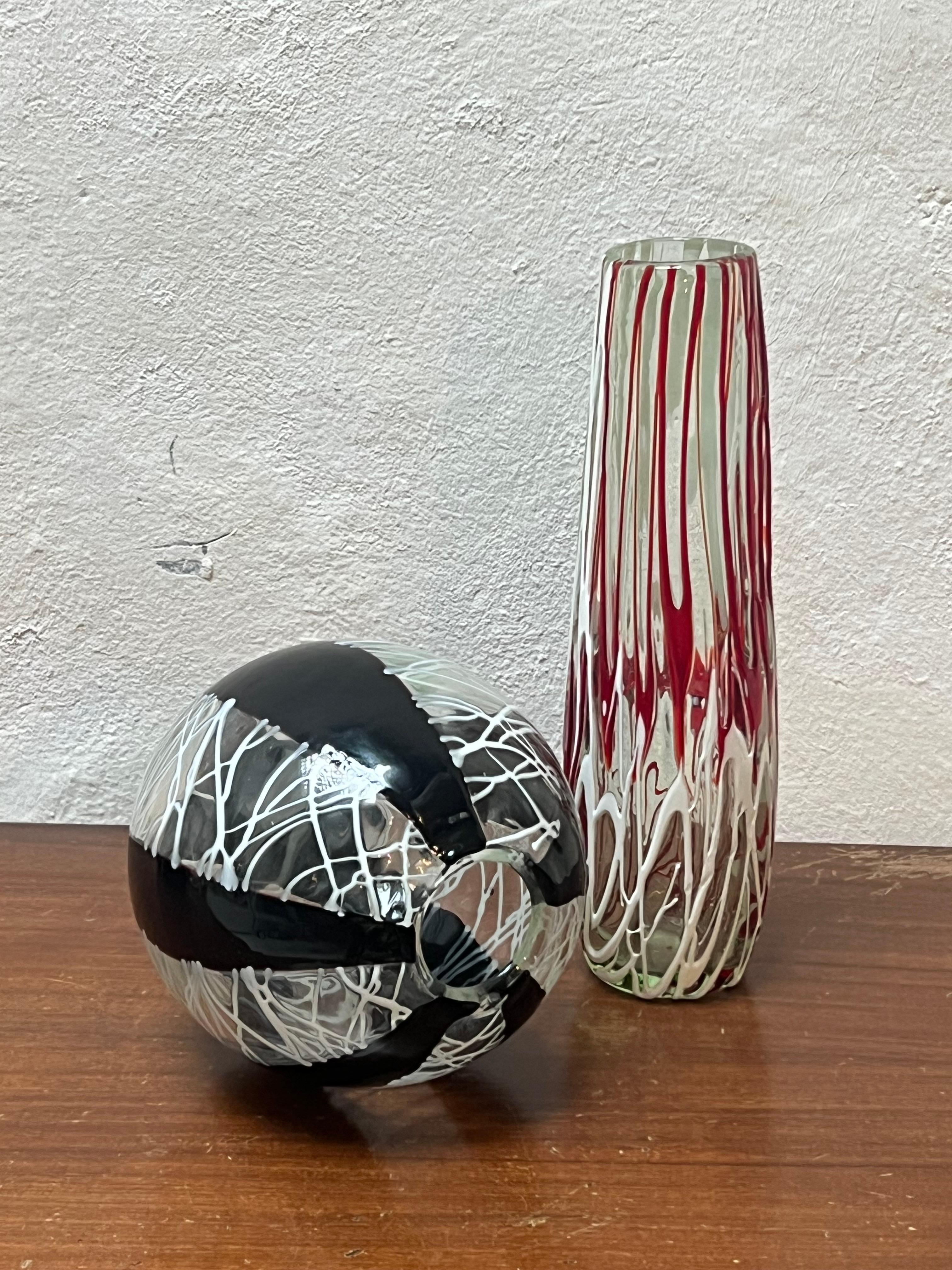Vaso decorativo di Murano d'epoca, bianco e nero, da scaffale o da consolle in vendita 2
