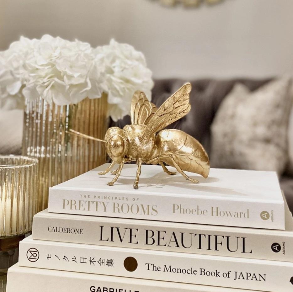 A beautiful vintage golden bee ornament for your room. An impressive size, this golden bee is a gorgeous statement piece for a shelf or sideboard!
29 x 15 x 13cm 
As you see in a picture decorative silver bee in same design and style is available as