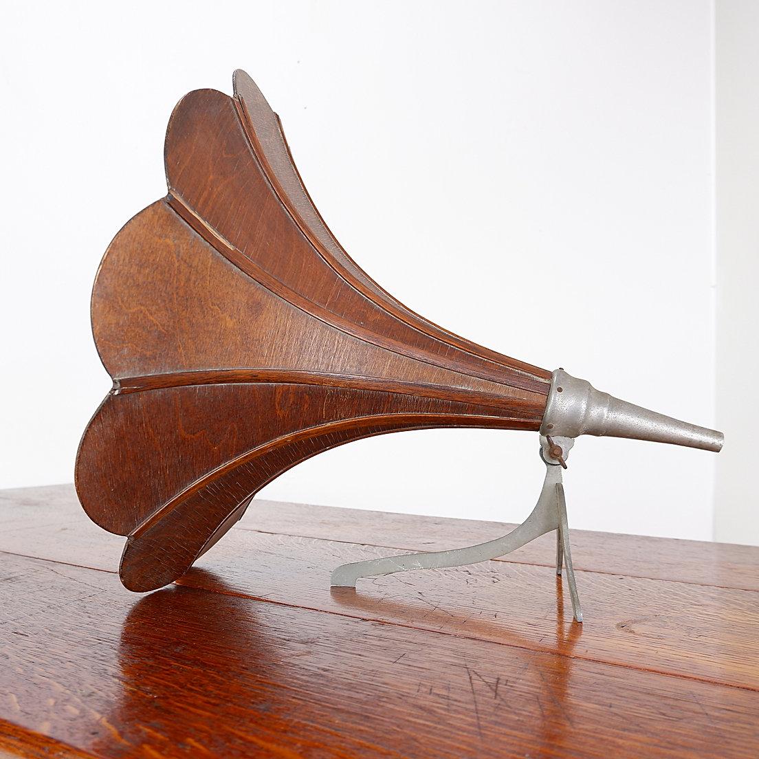 Horn decorativo per grammofono d'epoca in legno in vendita 9