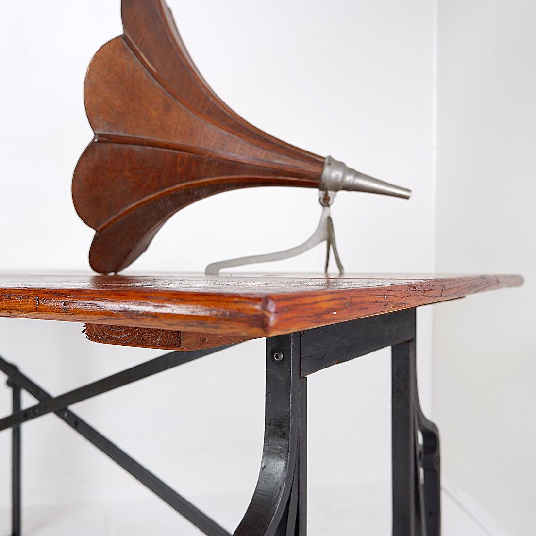 Horn decorativo per grammofono d'epoca in legno in vendita 1