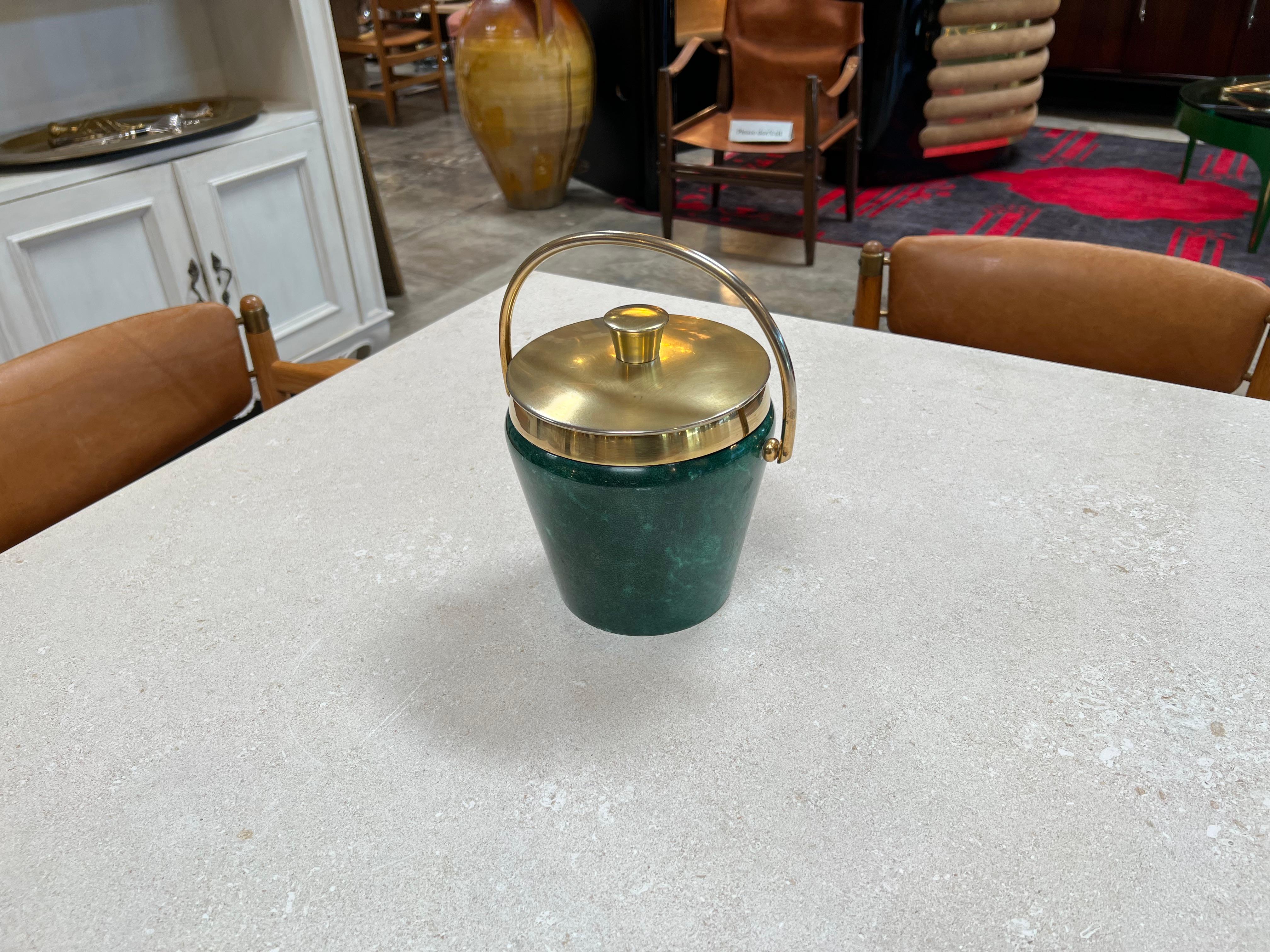 The Vintage Italian Ice Bucket from the 1980s is a charming blend of style and function. With its brass handle and distinctive green color, this ice bucket exudes a touch of vintage elegance. Crafted in Italy, it adds a nostalgic yet timeless flair