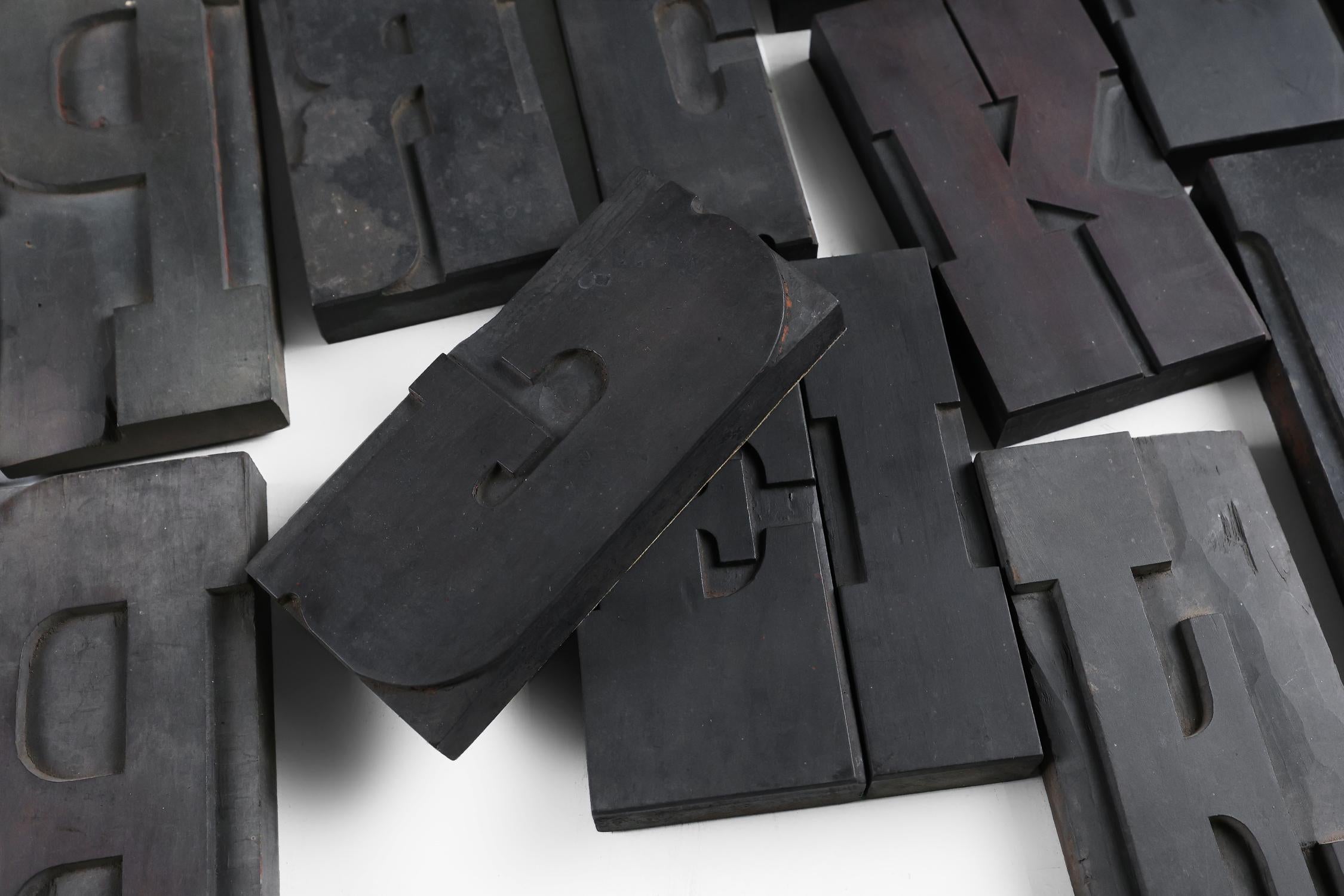 Vintage dekorative große Sammlung Buchdruck Holzblock Buchstaben,  ca. 1900 (20. Jahrhundert)